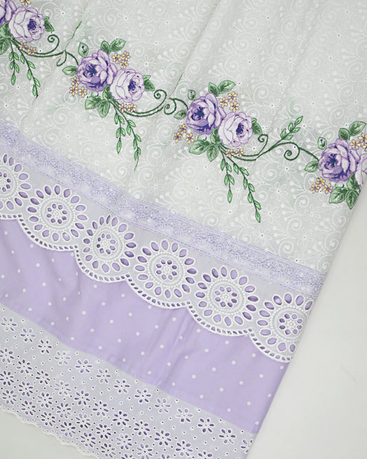 White Heavy Material Rida With Smart Floral Work & Smart Panel Lacing