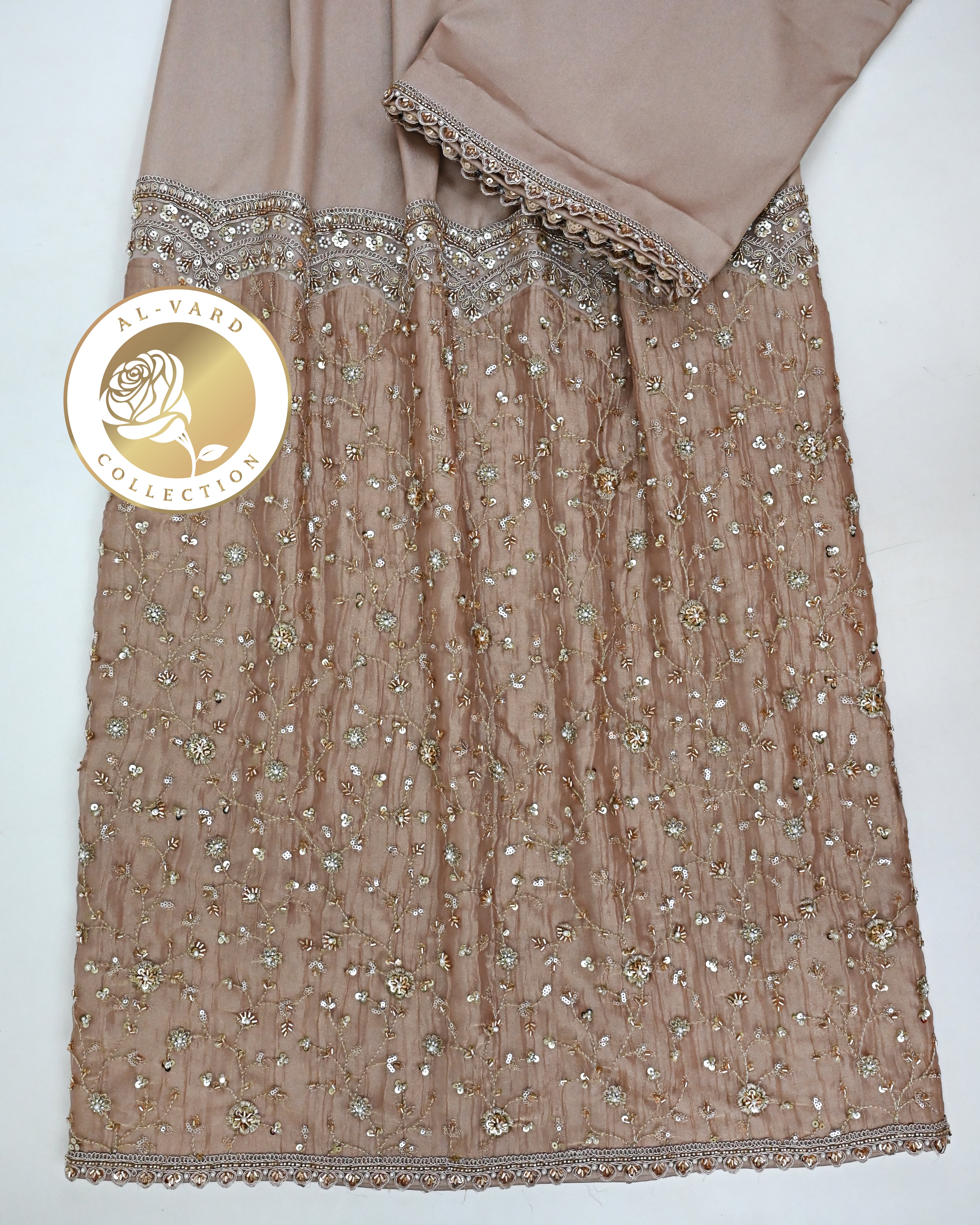 Golden Full Aari Work Rida With Heavy Look & Heavy Lace-3500/-