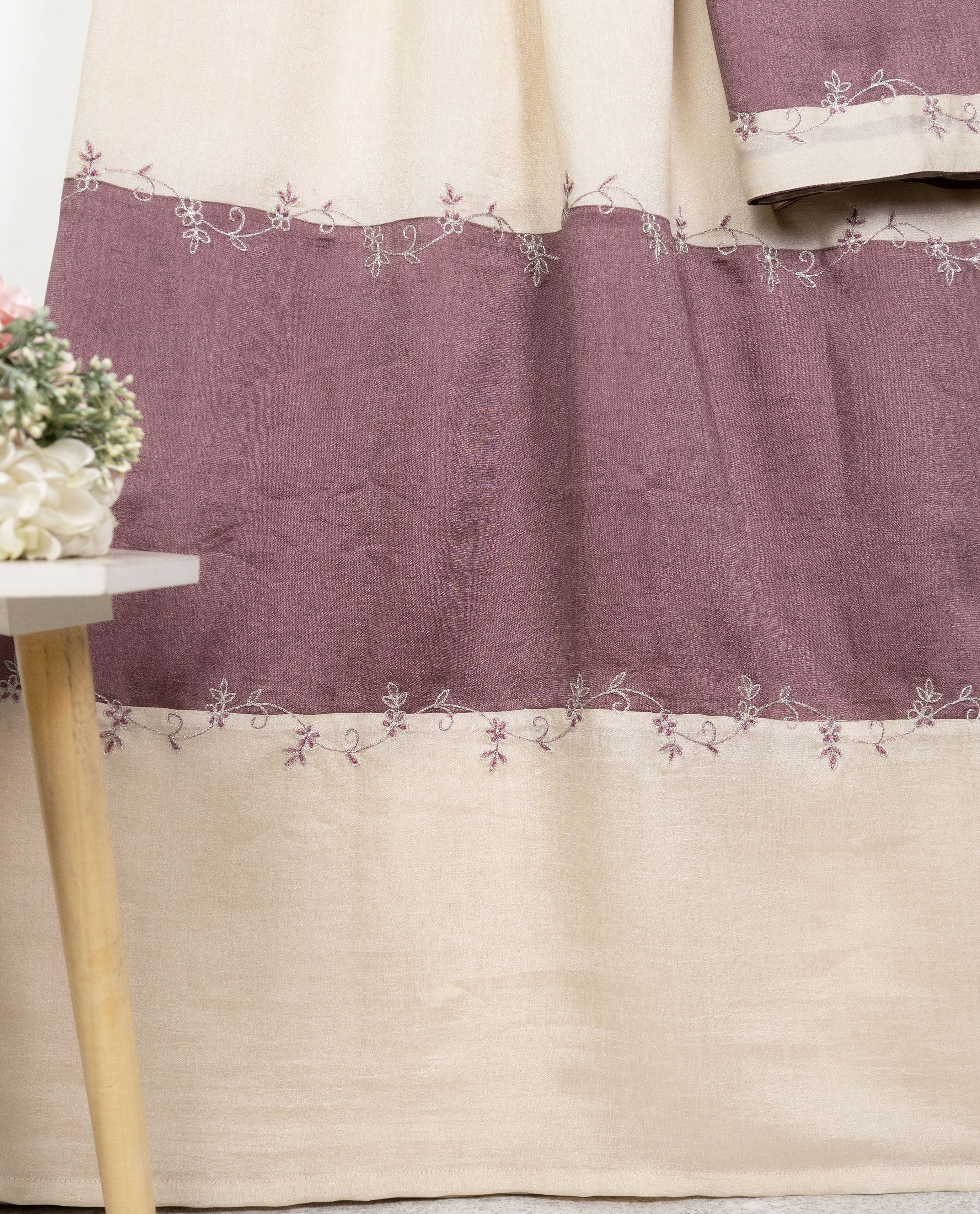 Mauve Cream 90grm Silk Rida With Floral Embroidery Border & Mauve Color Pardi