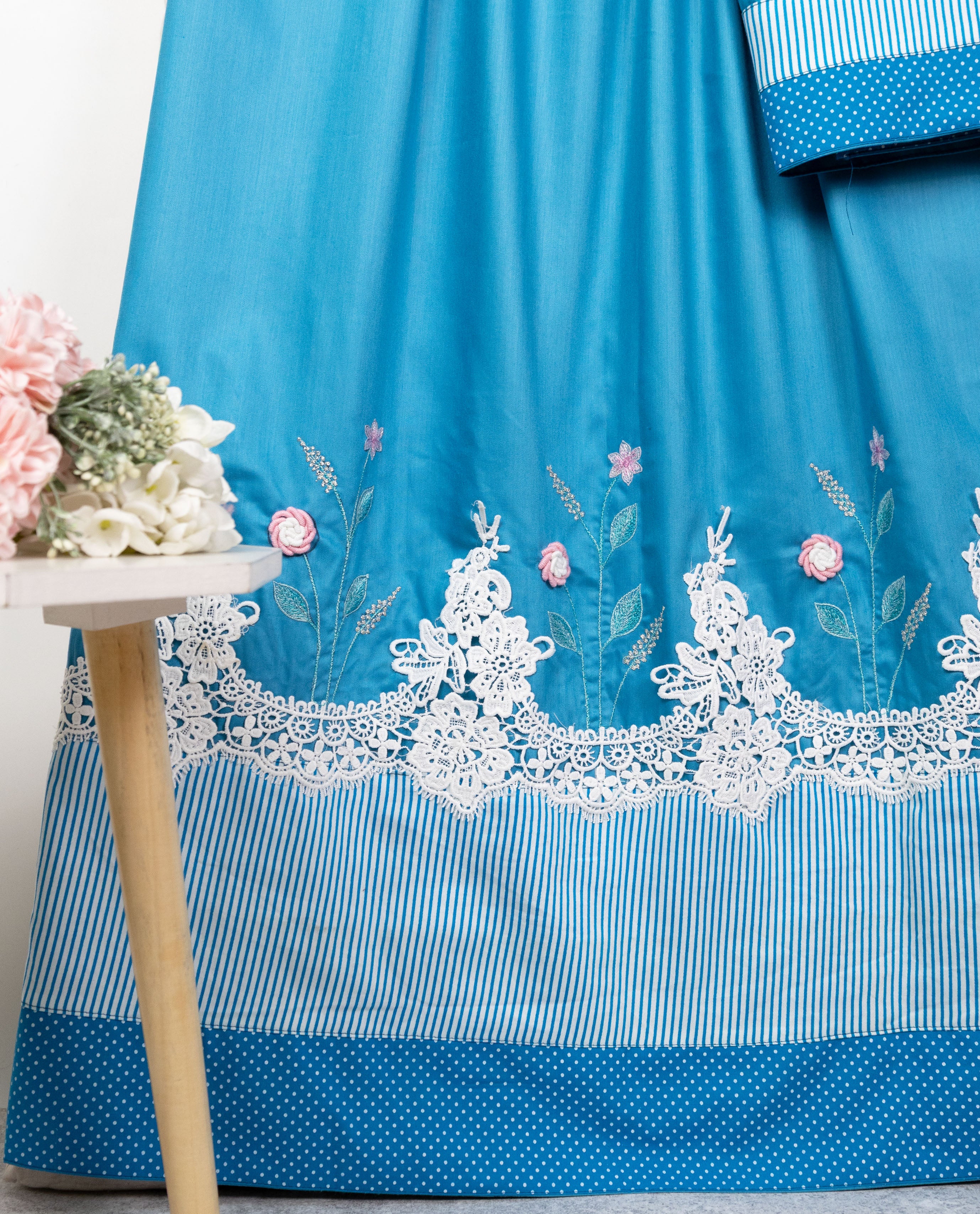 Teal Blue Rida With Smart Dot Lining Panel Smart Lace & Floral Bullion Work