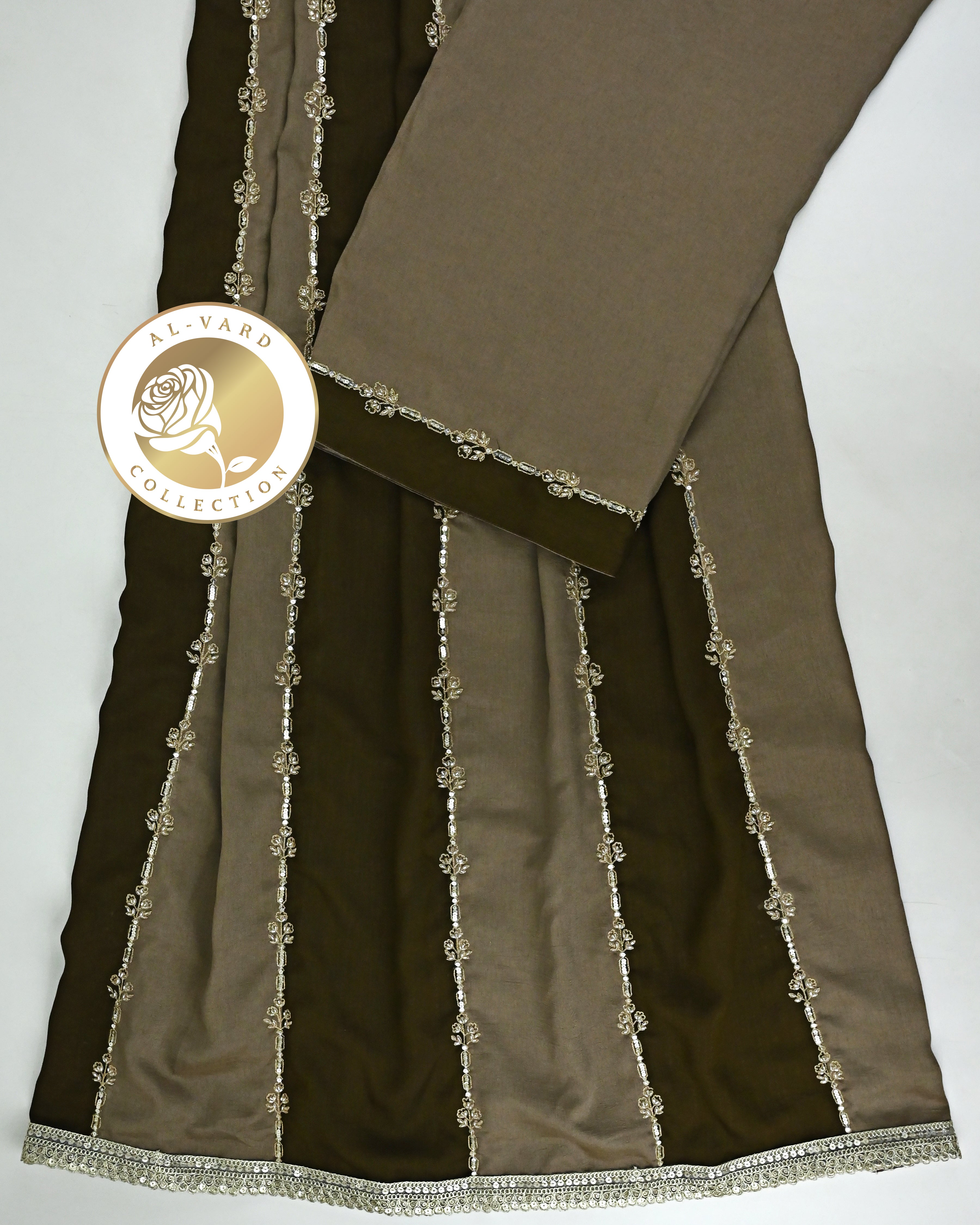 Olive Green Khaki 90 grm Silk Rida With Standing Pattern Golden Lace & Floral Aari Work