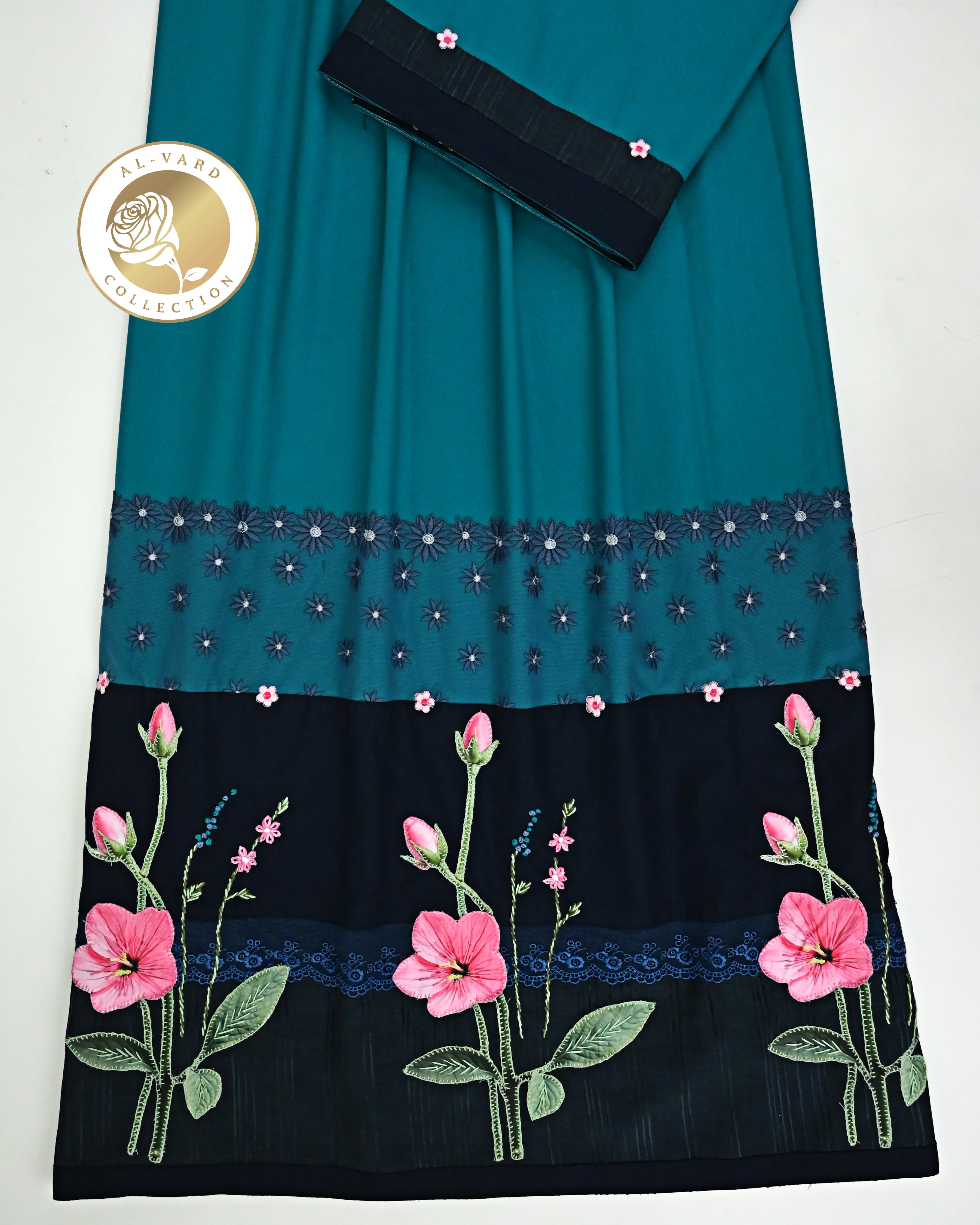 Pine Green Rida With Smart Dark Lacing & Smart All Over Tulip Work