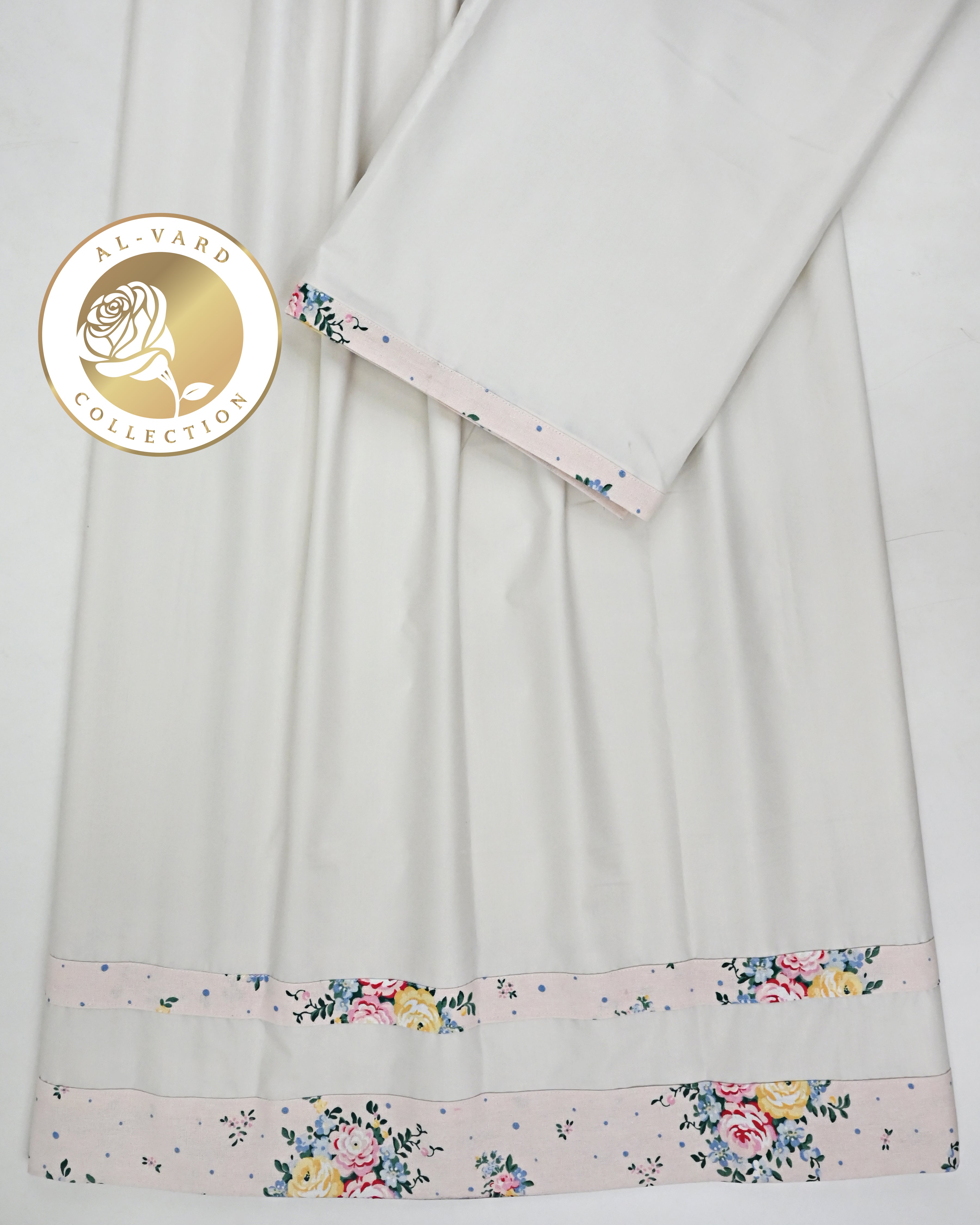 Off White Ohbat Rida With Smart Floral Print Panel & Smart Patti