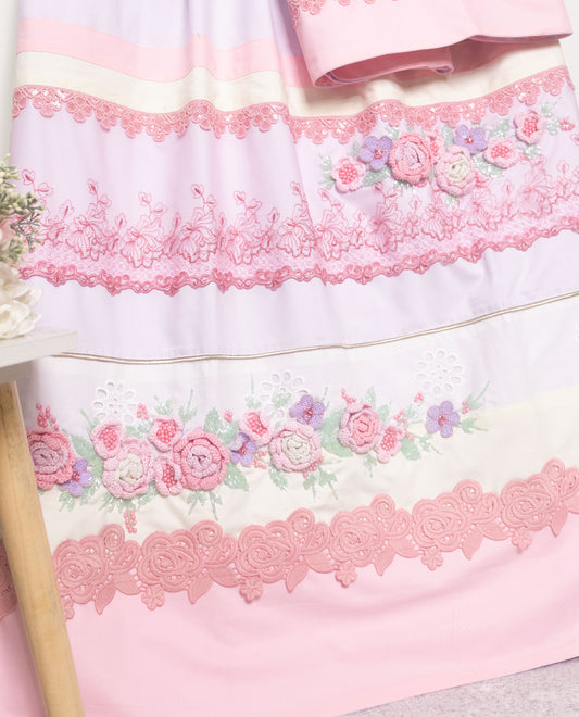 Light Purple Rida With Smart Lace Panel & Floral Beautiful Work
