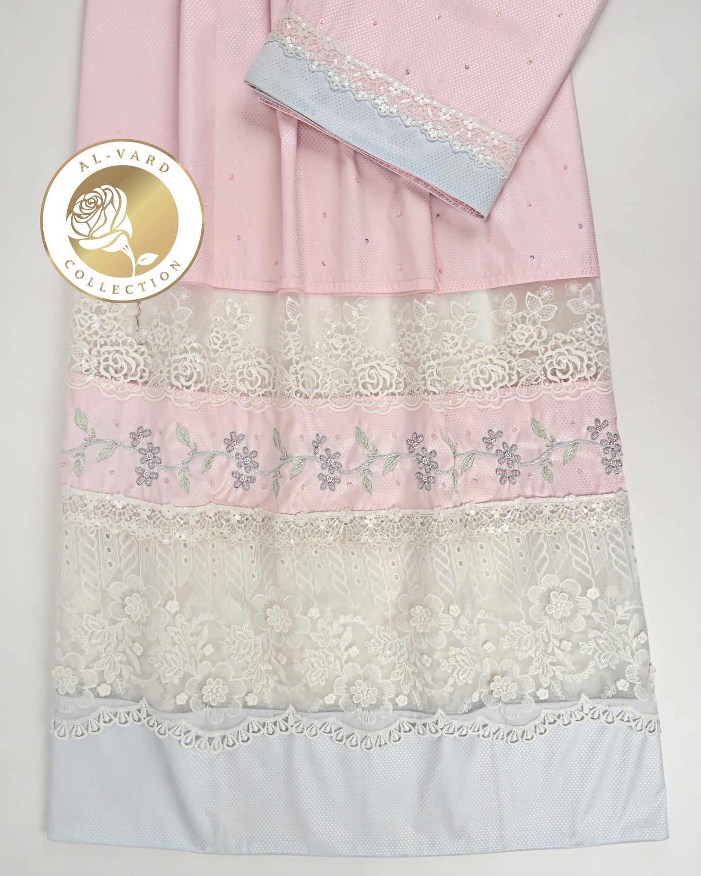 Baby Pink Rida With Smart White Lace & Floral Aari Border