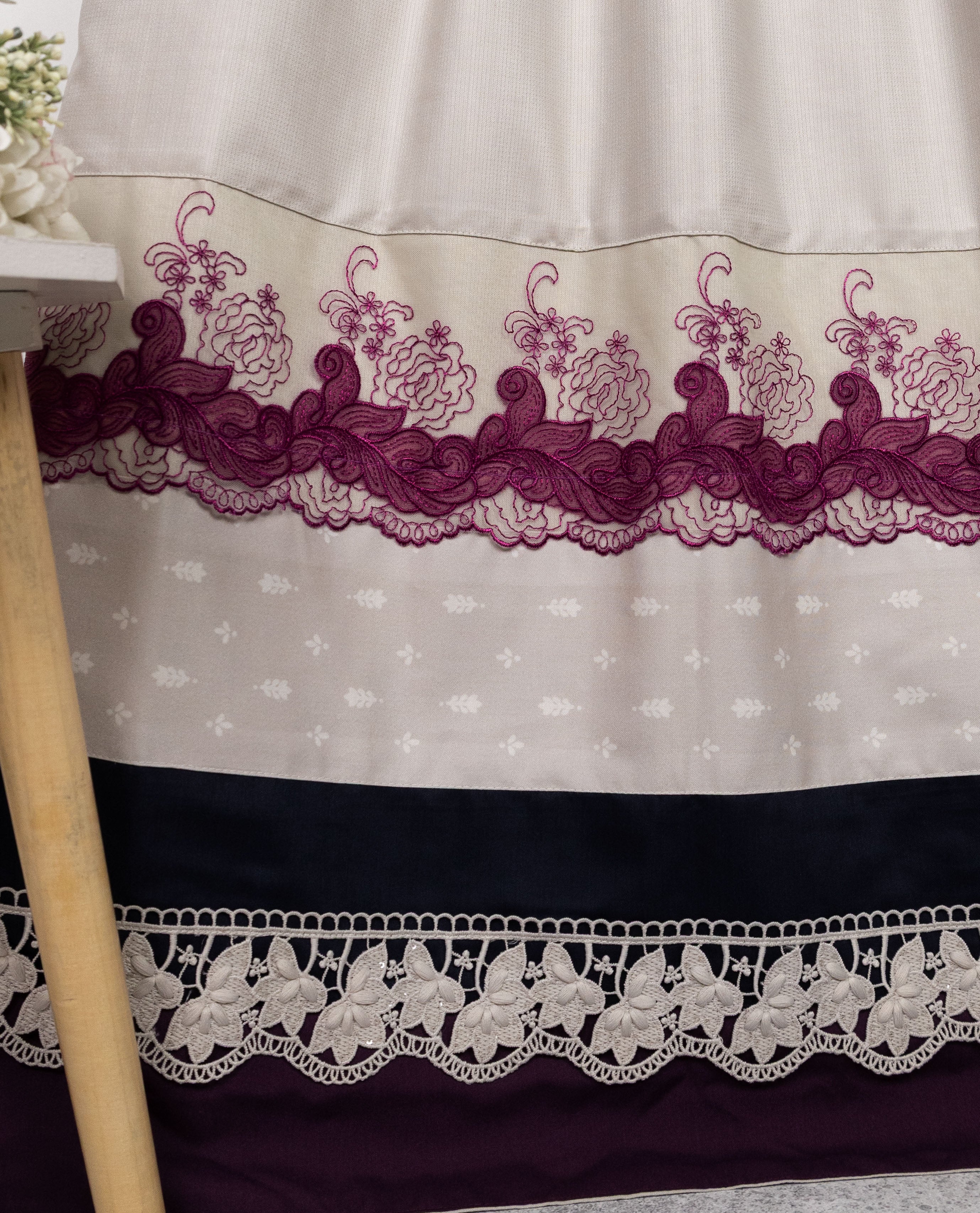 Smoky Beige Rida With Smart Floral Lace & Smart Dark Panel