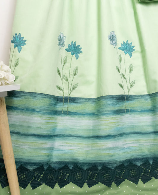Light Green Rida With Smart Shaded Panel Lace & Floral Embroidery Work