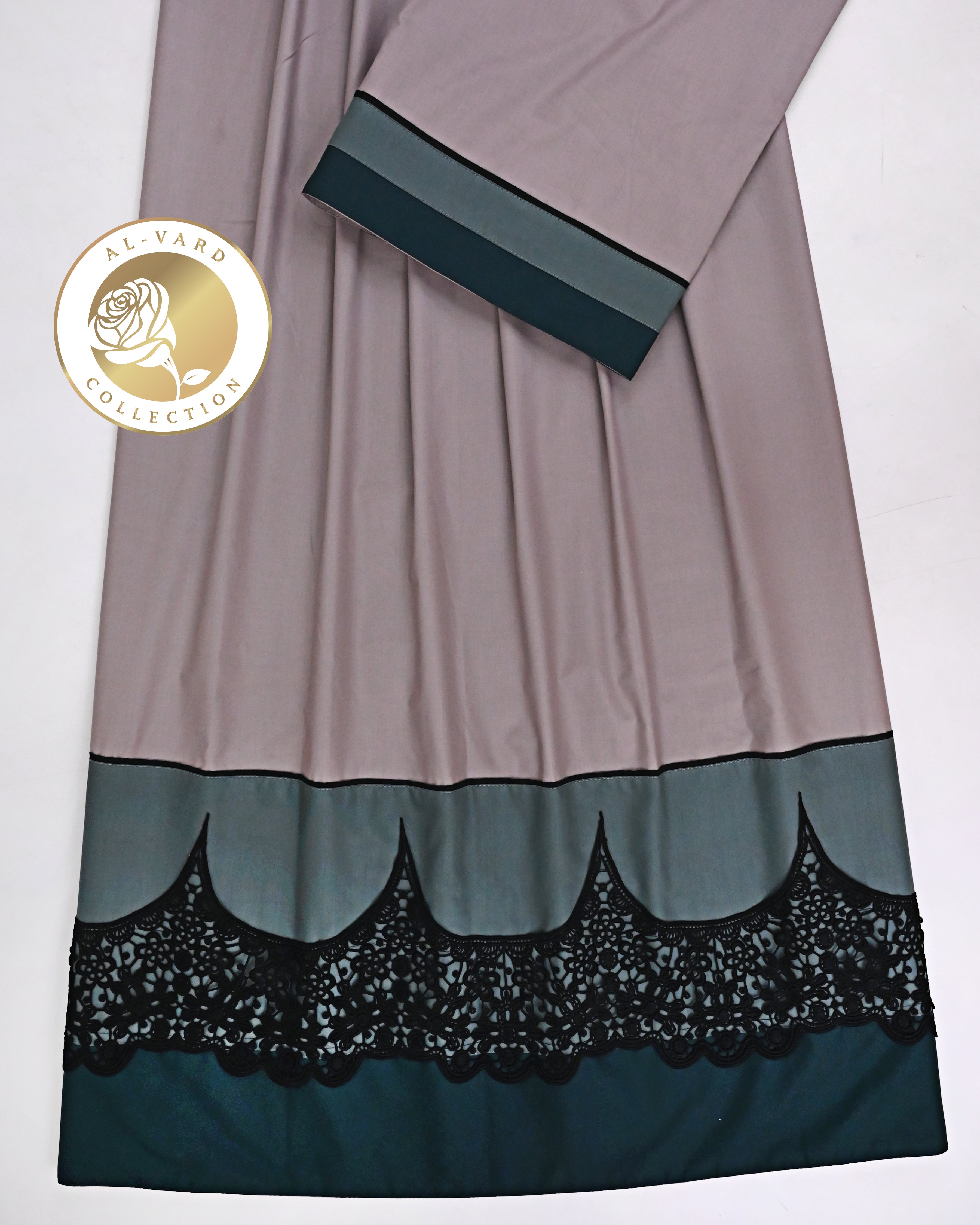 Dark Mauve Rida With Smart Black Lace & Dark Color Panel