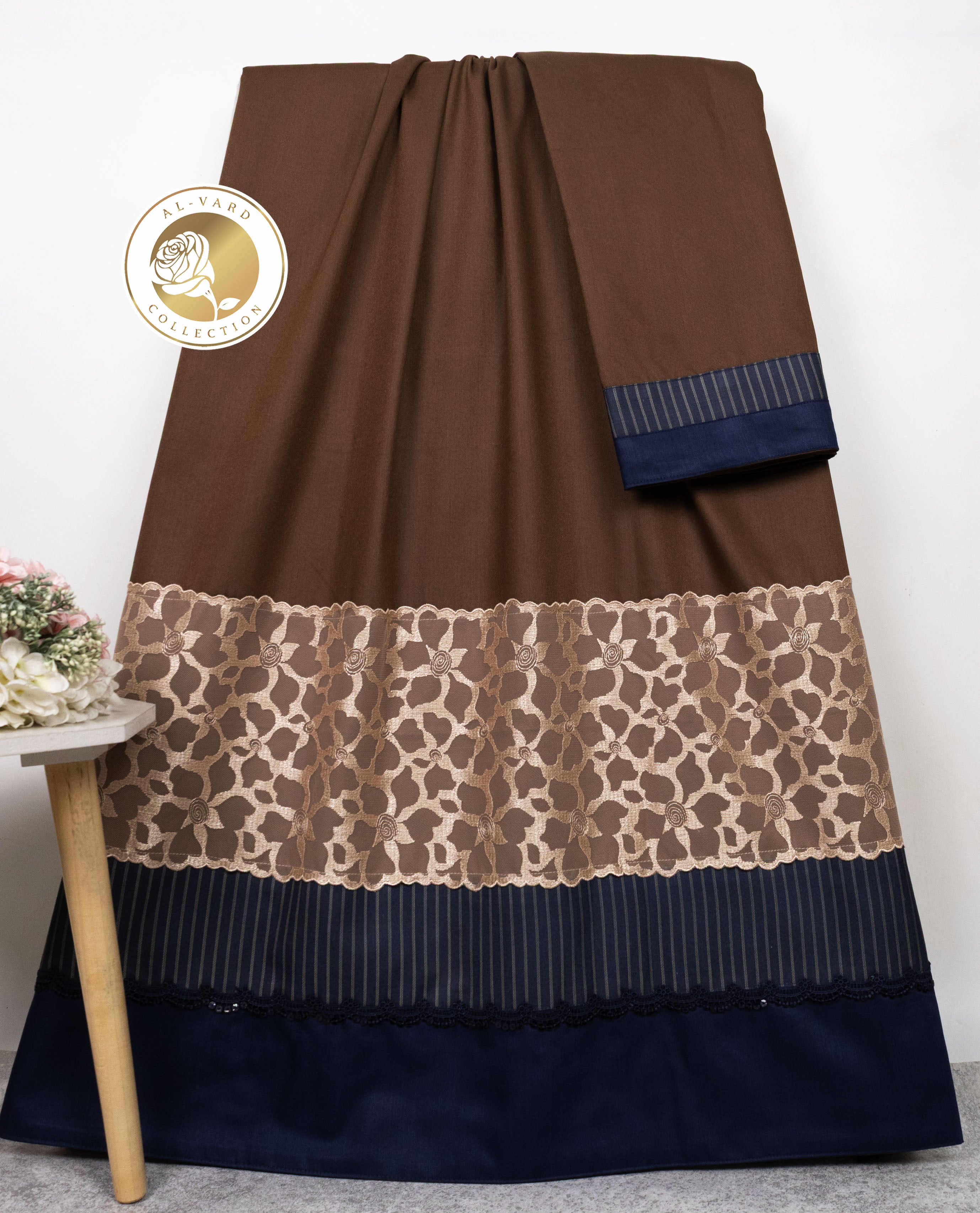 Mahogany Brown Rida With Golden Floral Lace & Smart Dark Panel