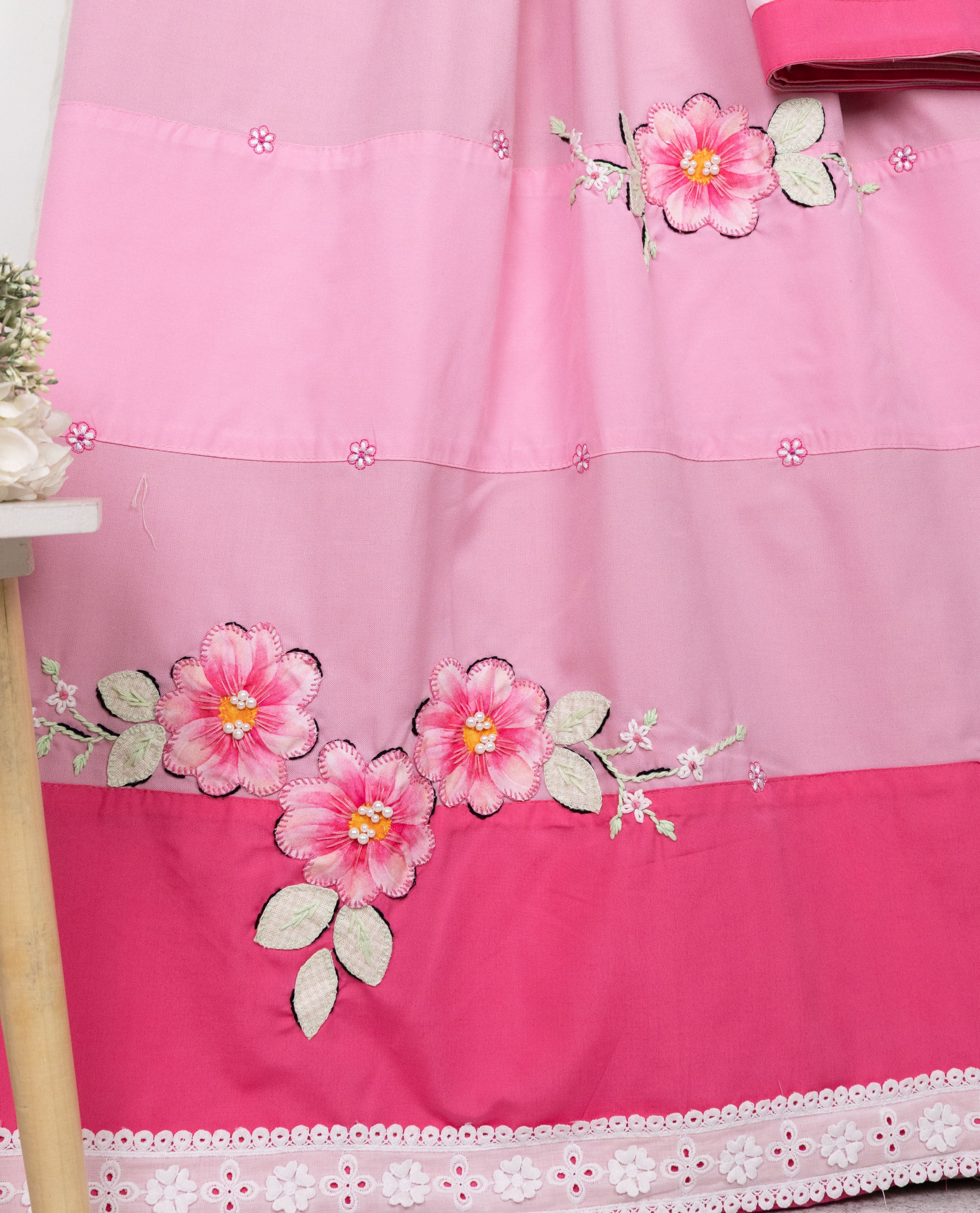 Light Dark Pink Shade Rida With Smart Pattern Floral Work & Smart Lace