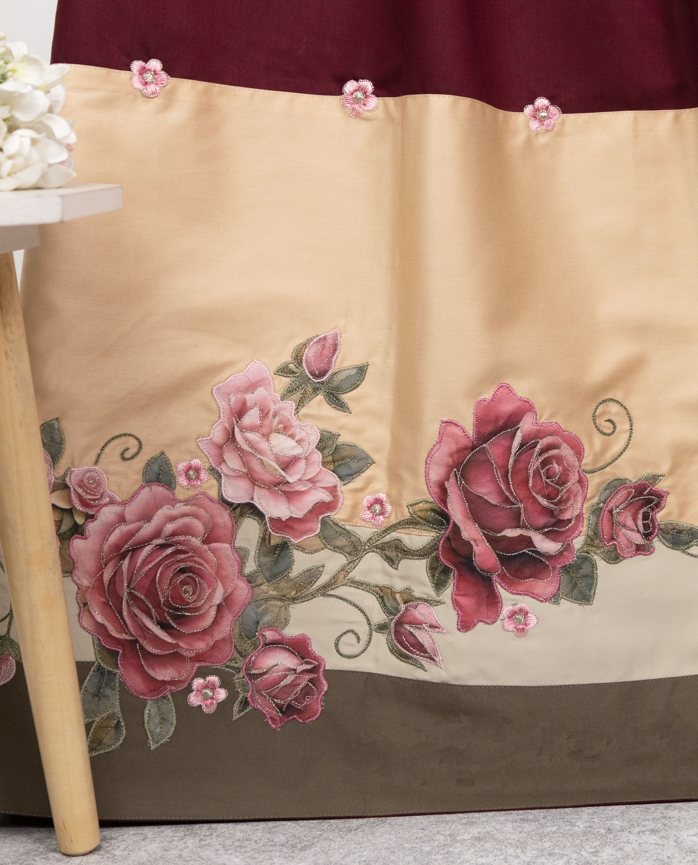 Maroon Rida With Tri Color Panel & Beautiful Floral Applique Embroidery All Over Mini Flower