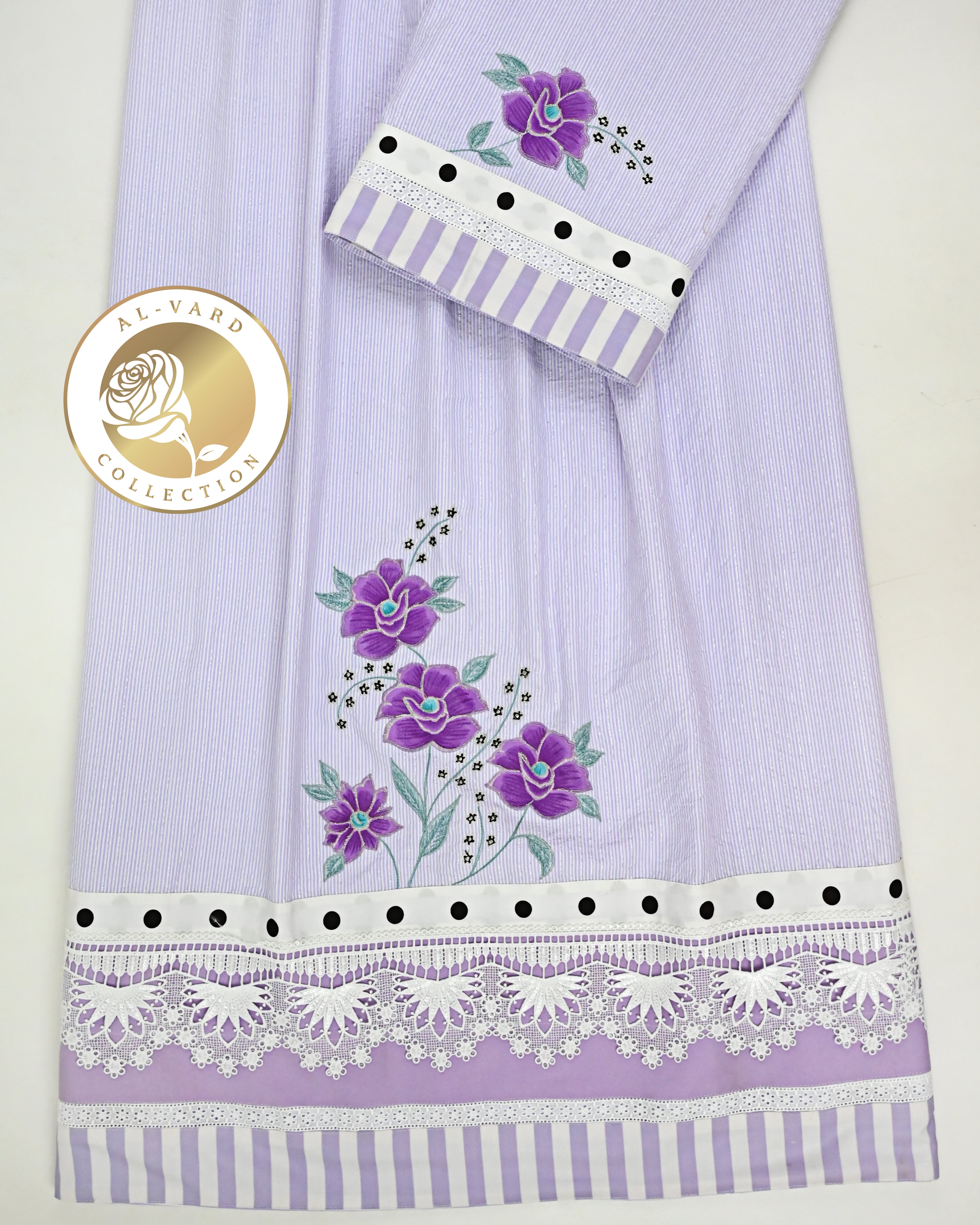 Lilac Rida With Smart Floral Bunch In Centre Smart Lace & Smart Panel-2350/-