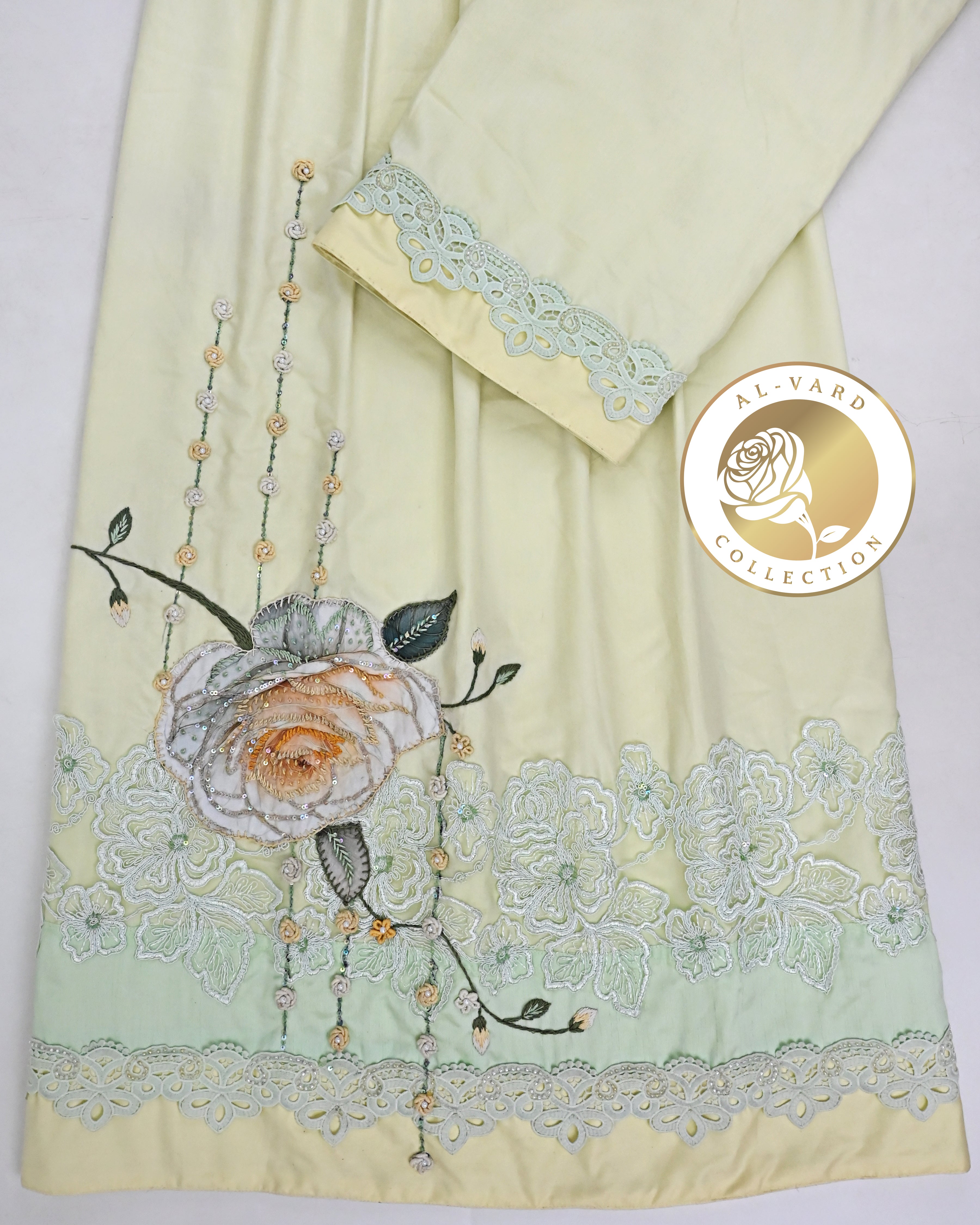 Lemon Yellow Rida With Floral Lace & Smart Floral Aari Work With Applique-3800/-