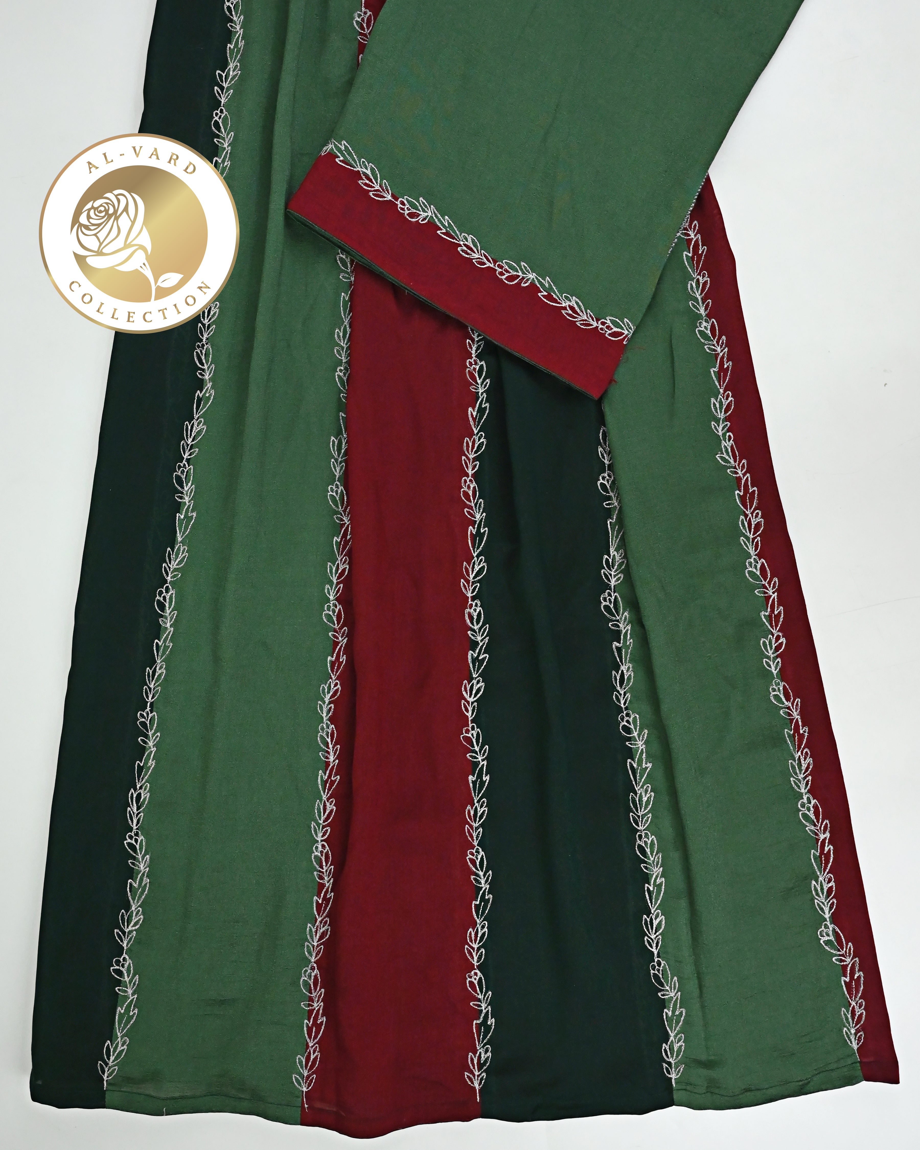 Black Dark Green Dark Red 90 grm Silk Rida With Smart Pattern & Smart Embroidery Work-2900/-