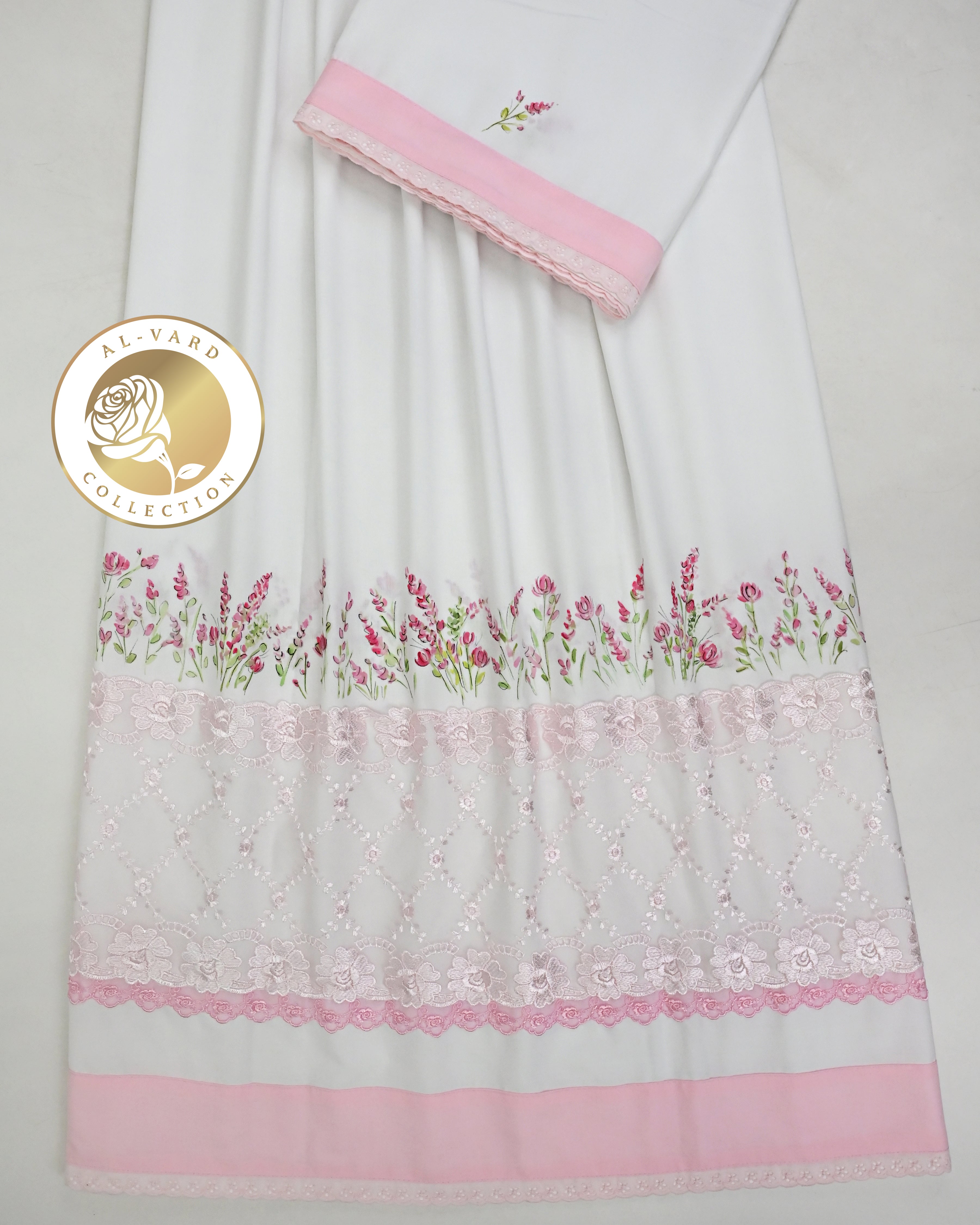 White Heavy Material Rida With Smart Floral Lace & Smart Hand Painting