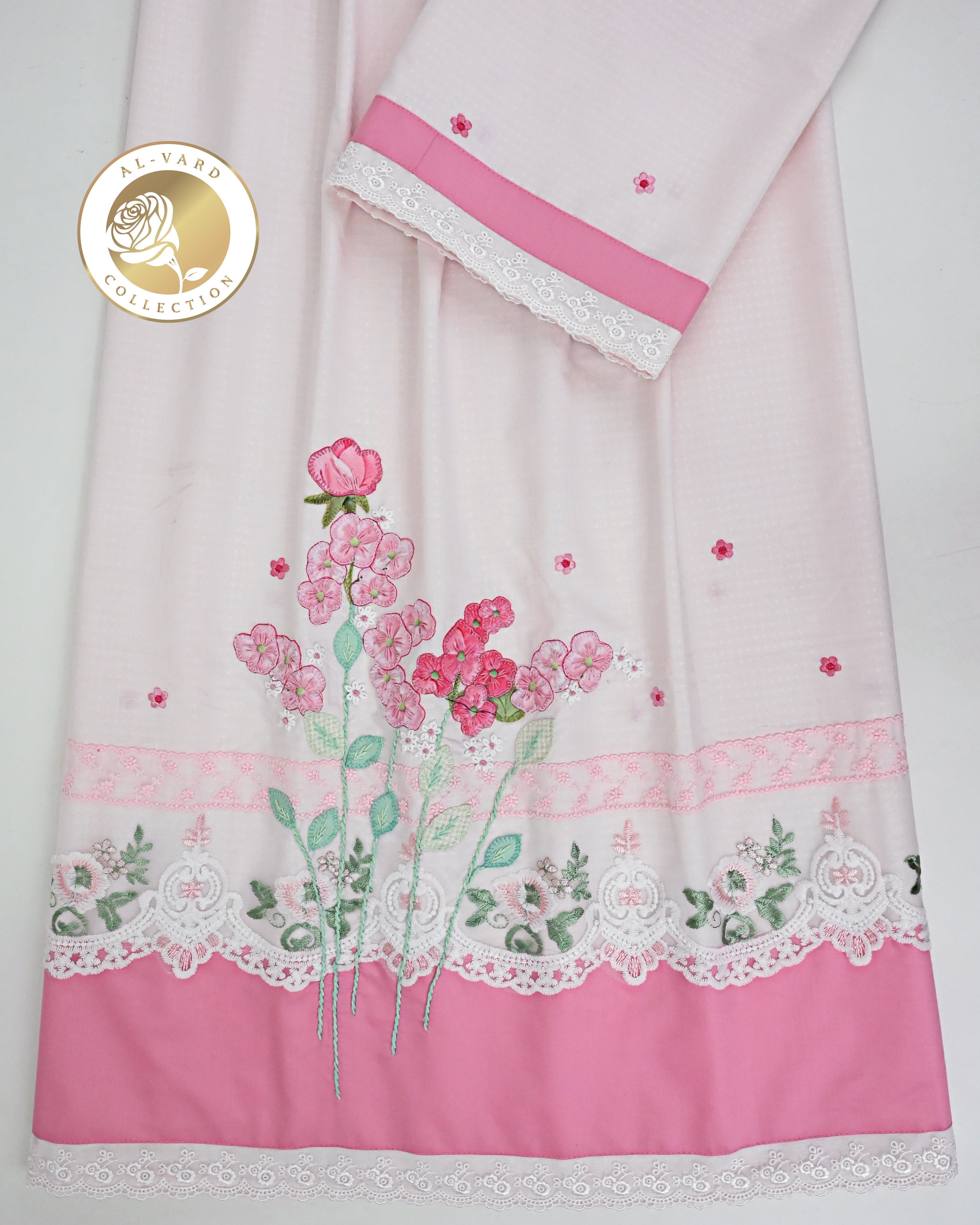 Baby Pink Rida With Smart Lace Panel & Floral Embroidery Work On Lace