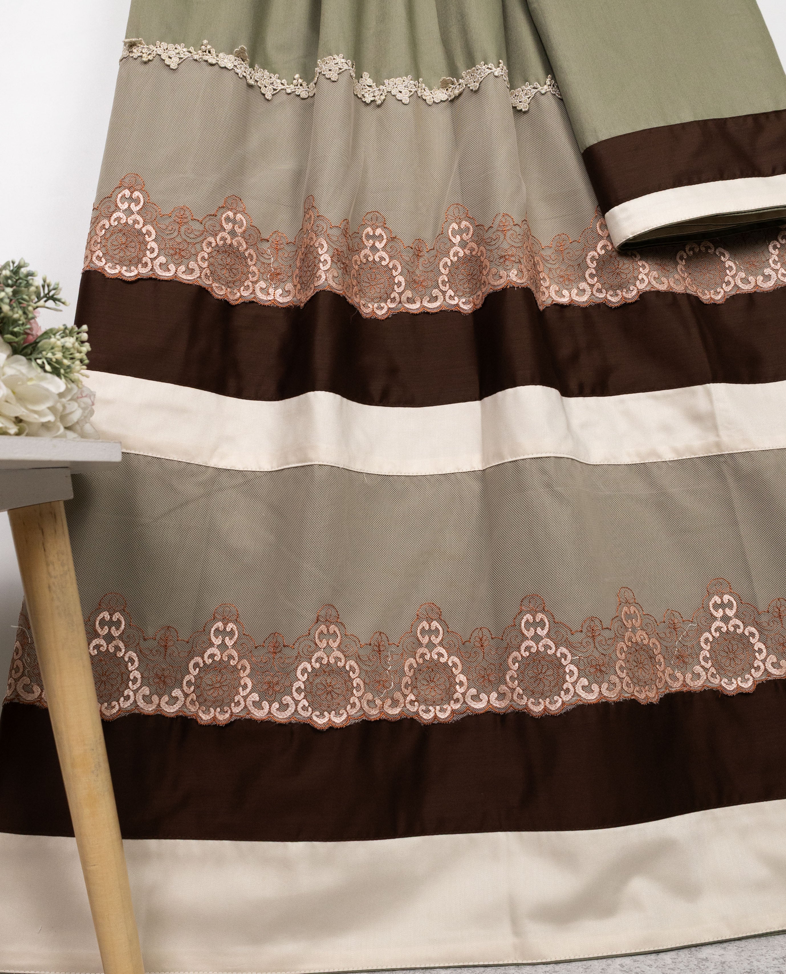 Olive Green Rida With Smart Panel & Smart Floral Lace