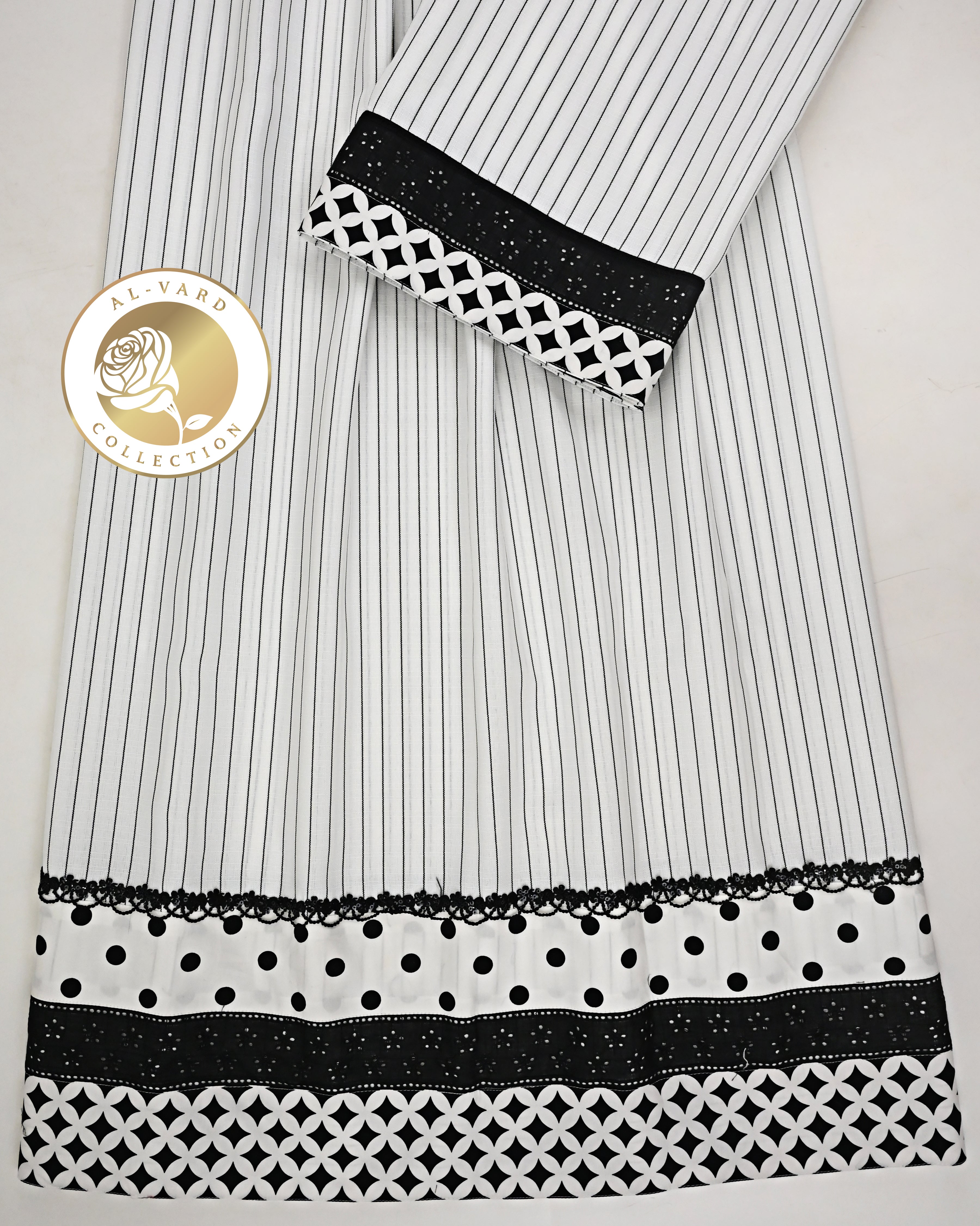 White Base Black Lining Rida With Smart Black & White Lace & Panel-1300/-