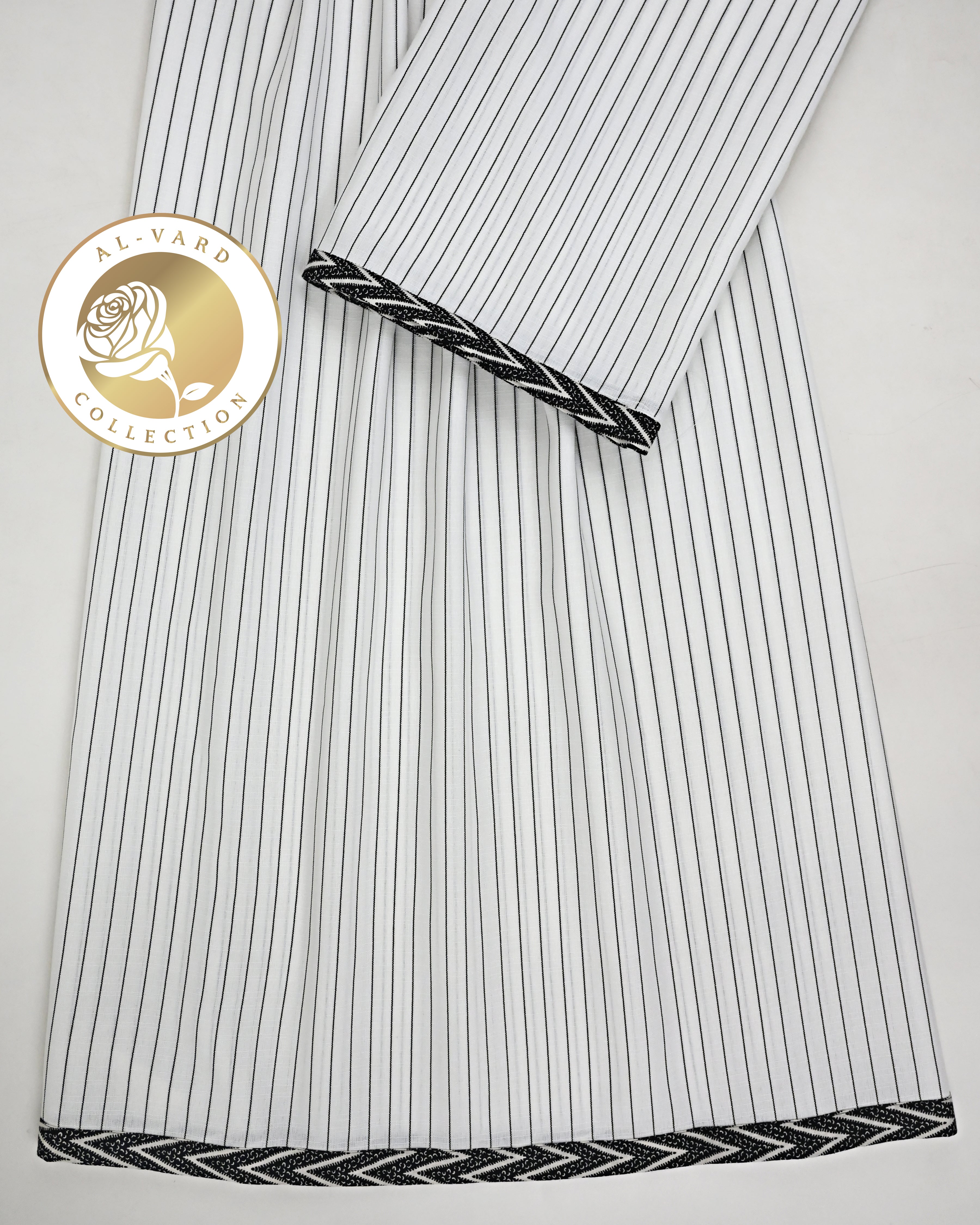 White Base Black Lining Ohbat Rida With Smart Chevron Patti