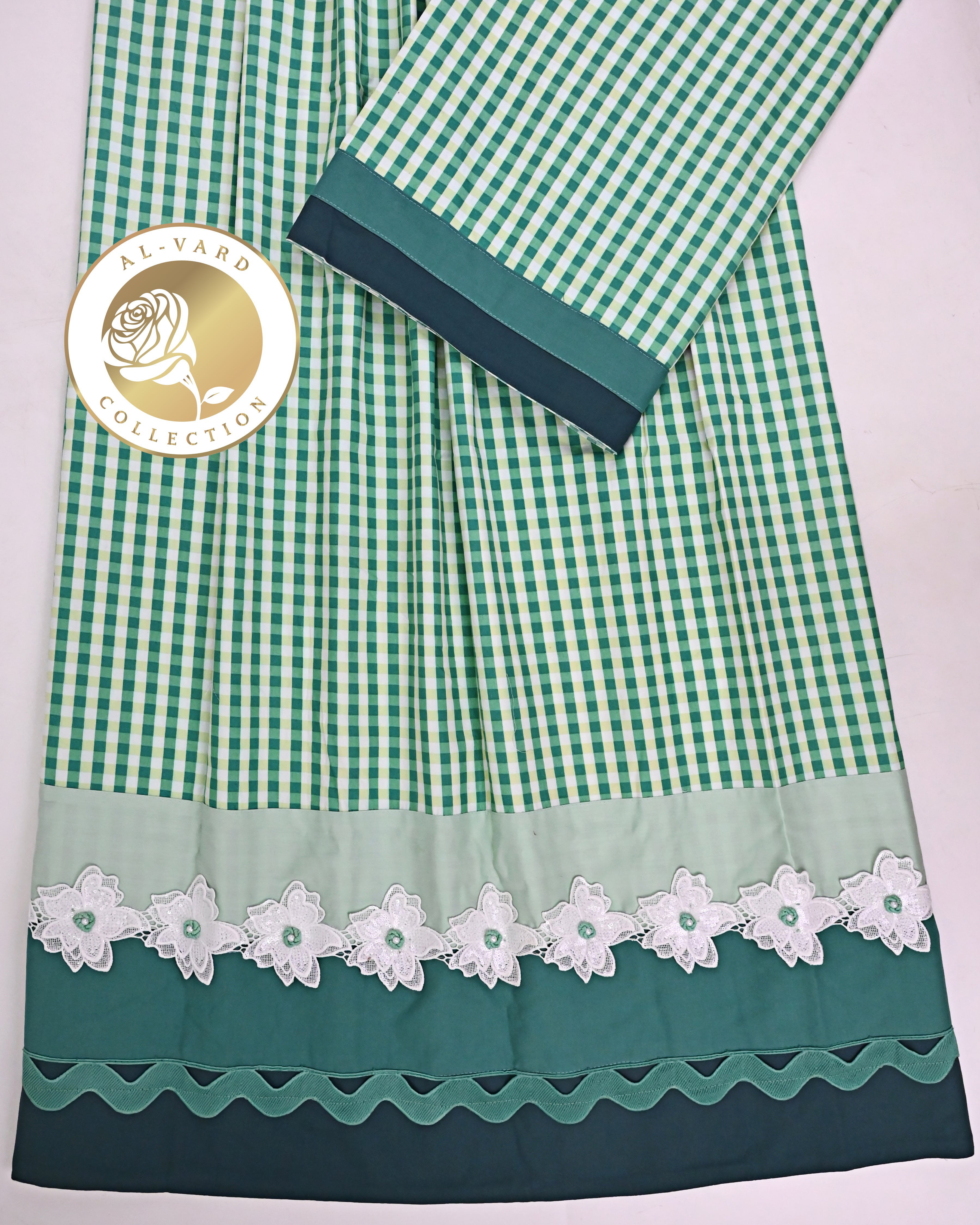 Forest Green Pale Lime Checks Rida With Green Panel & Floral Lace With Bullion