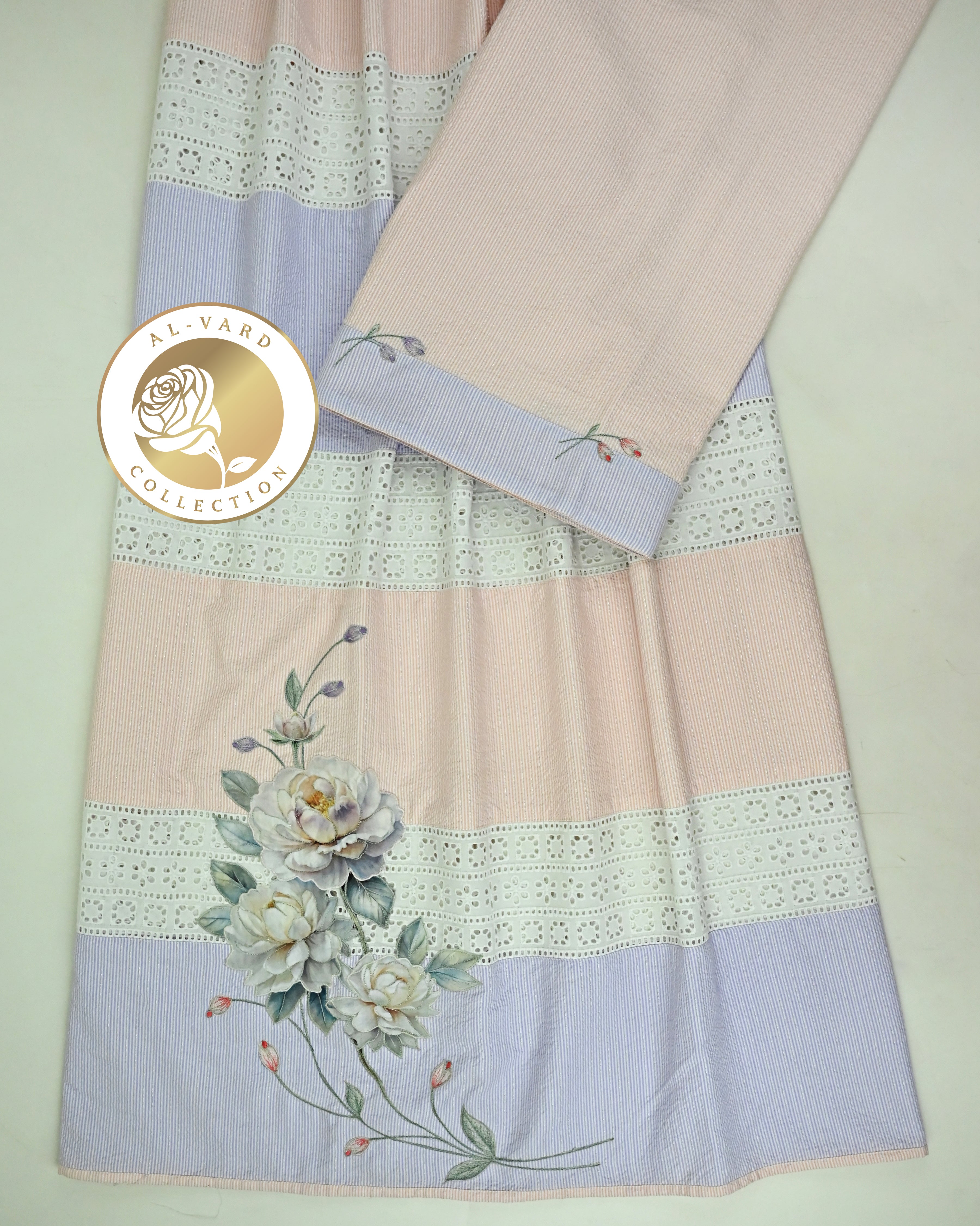 Purple Peach Popcorn Rida With Smart White Lace & Floral Applique Work