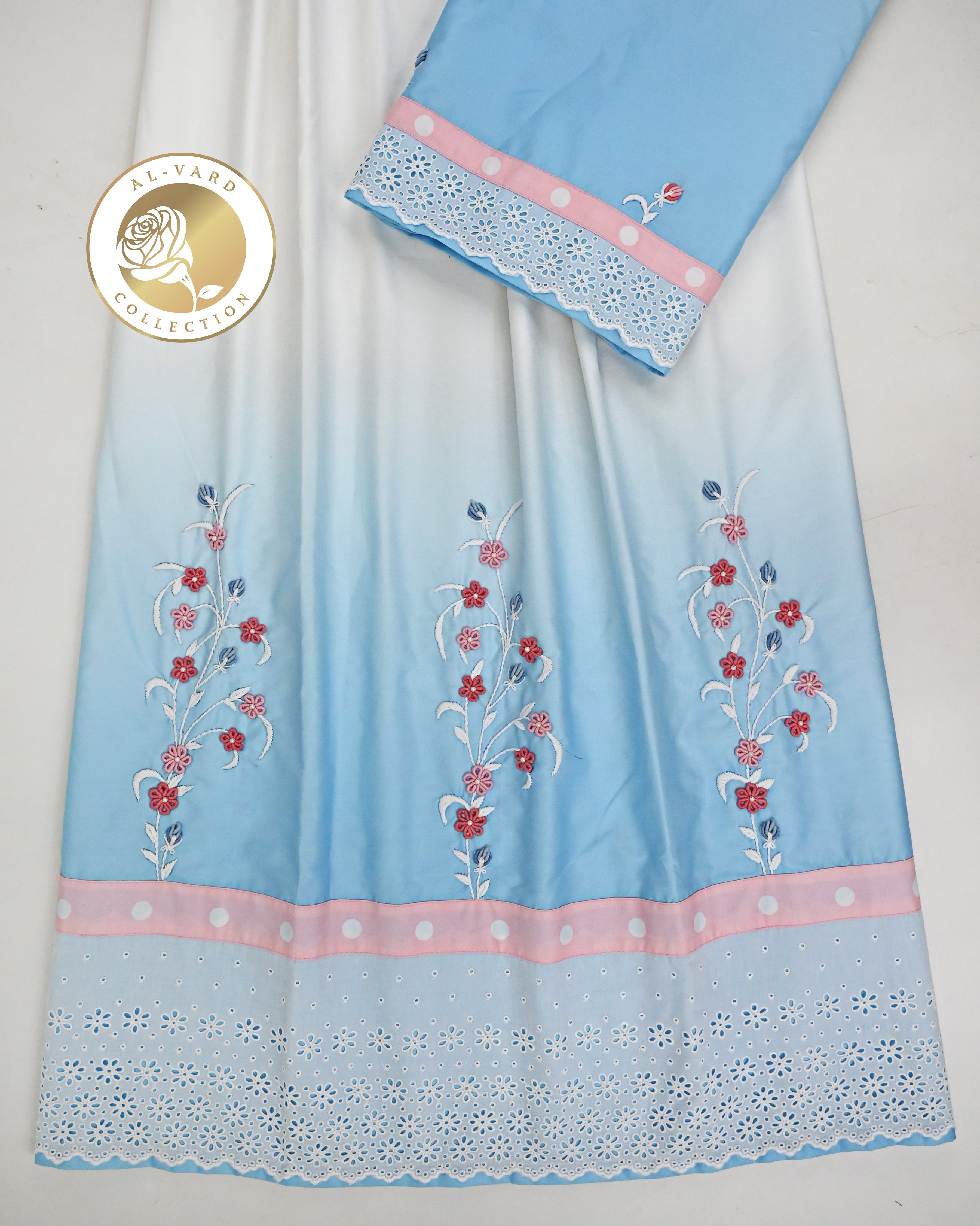 White Blue Ombre Rida With Smart Floral Work & Hakoba Lace With Mix Match Pardi