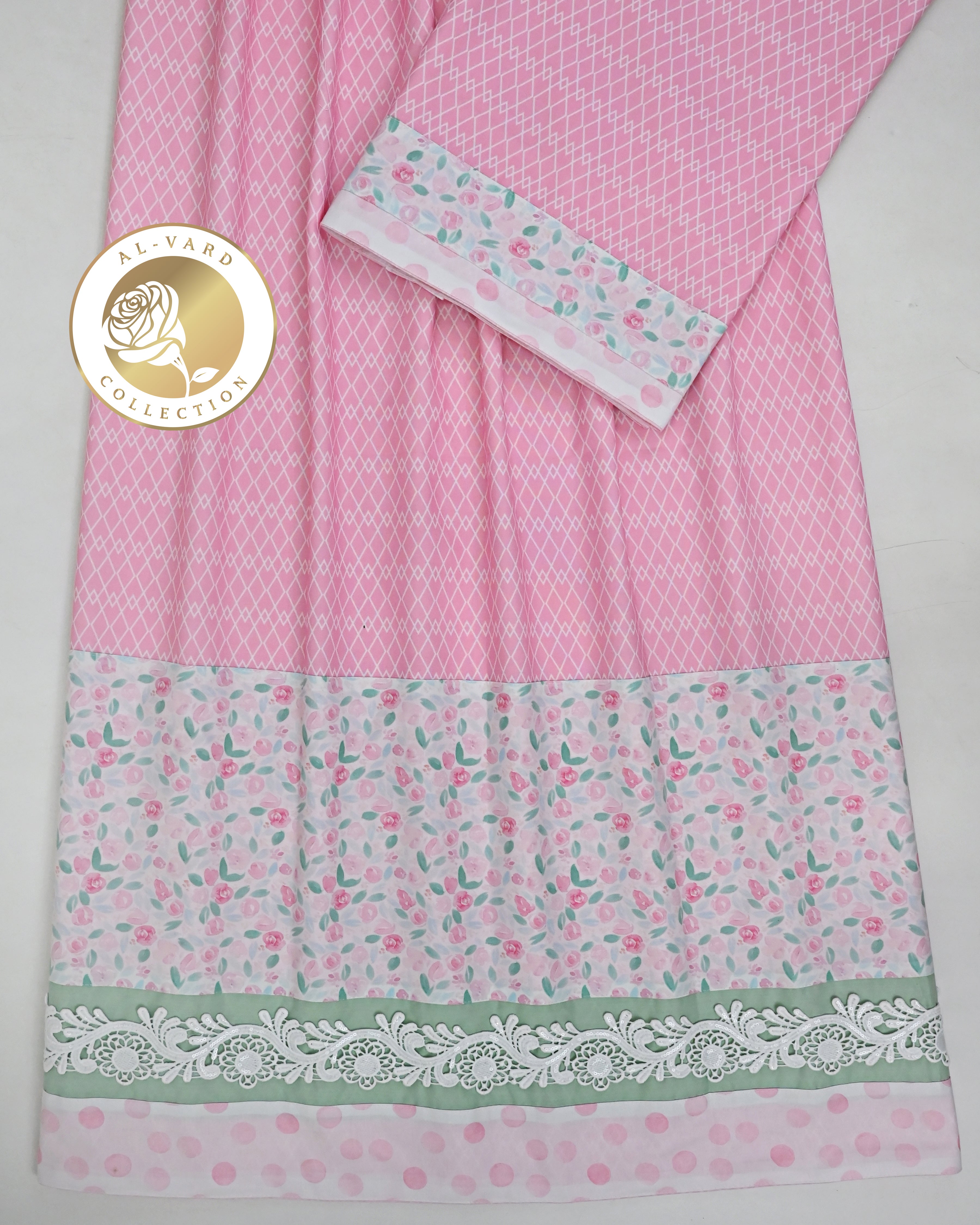 Soft Candy Pink Base Geometric Print Rida With Floral Panel & Smart Lace