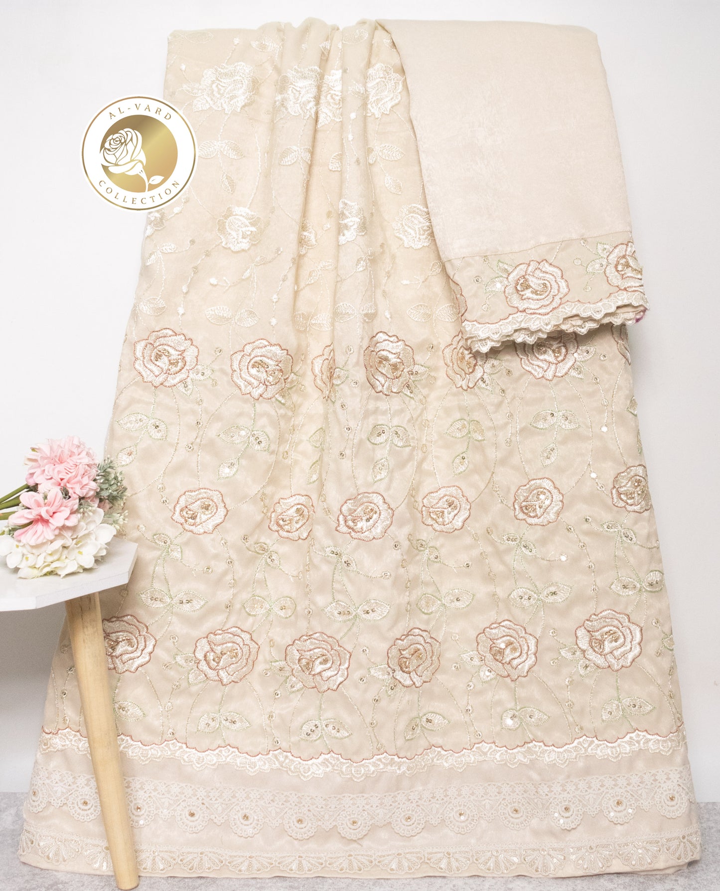 Creamy Rida With Smart Floral Heavy Look Net Peice & Panel
