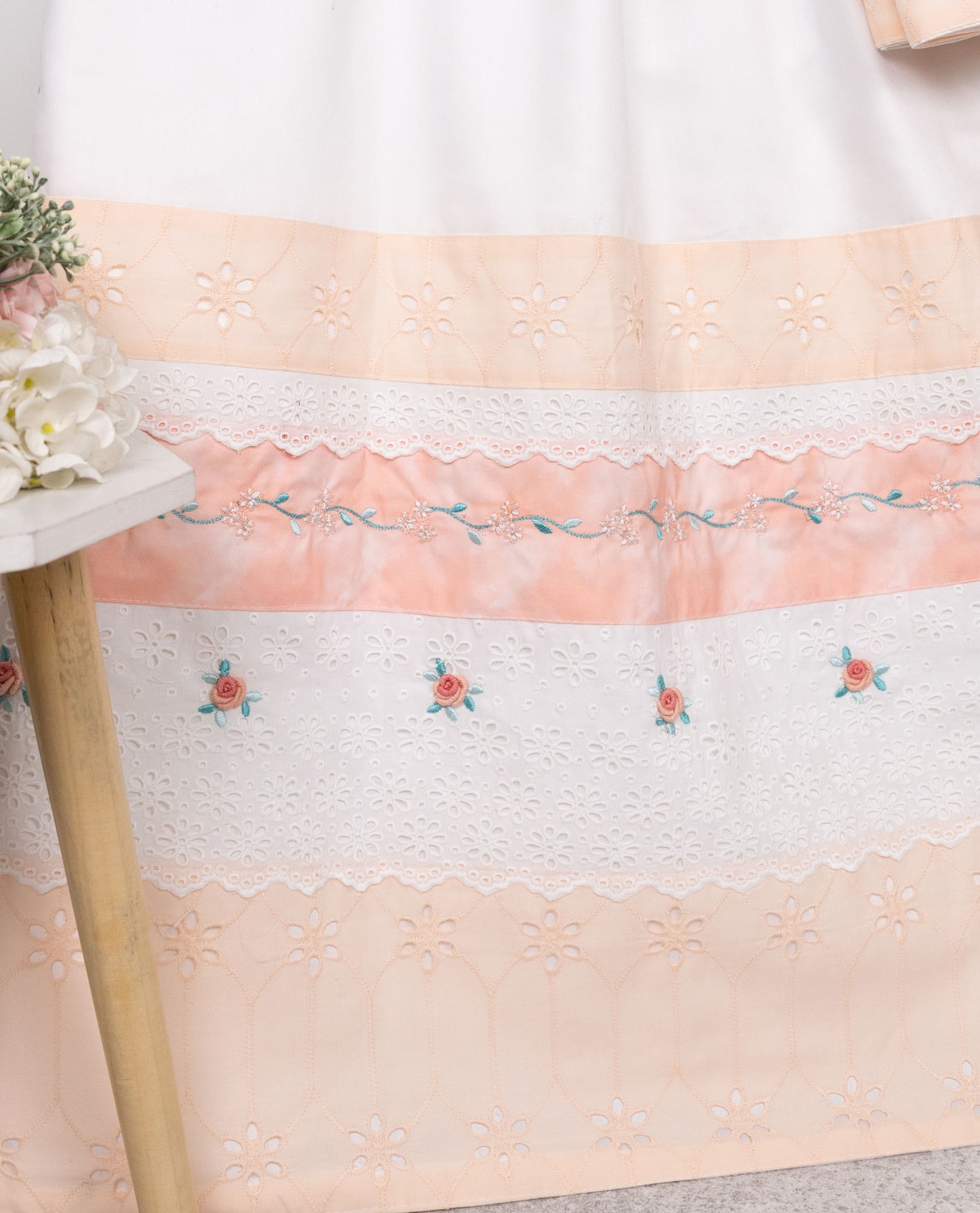 White Rida With Smart Floral Lace Smart Panel & Embroidery Bullion Work