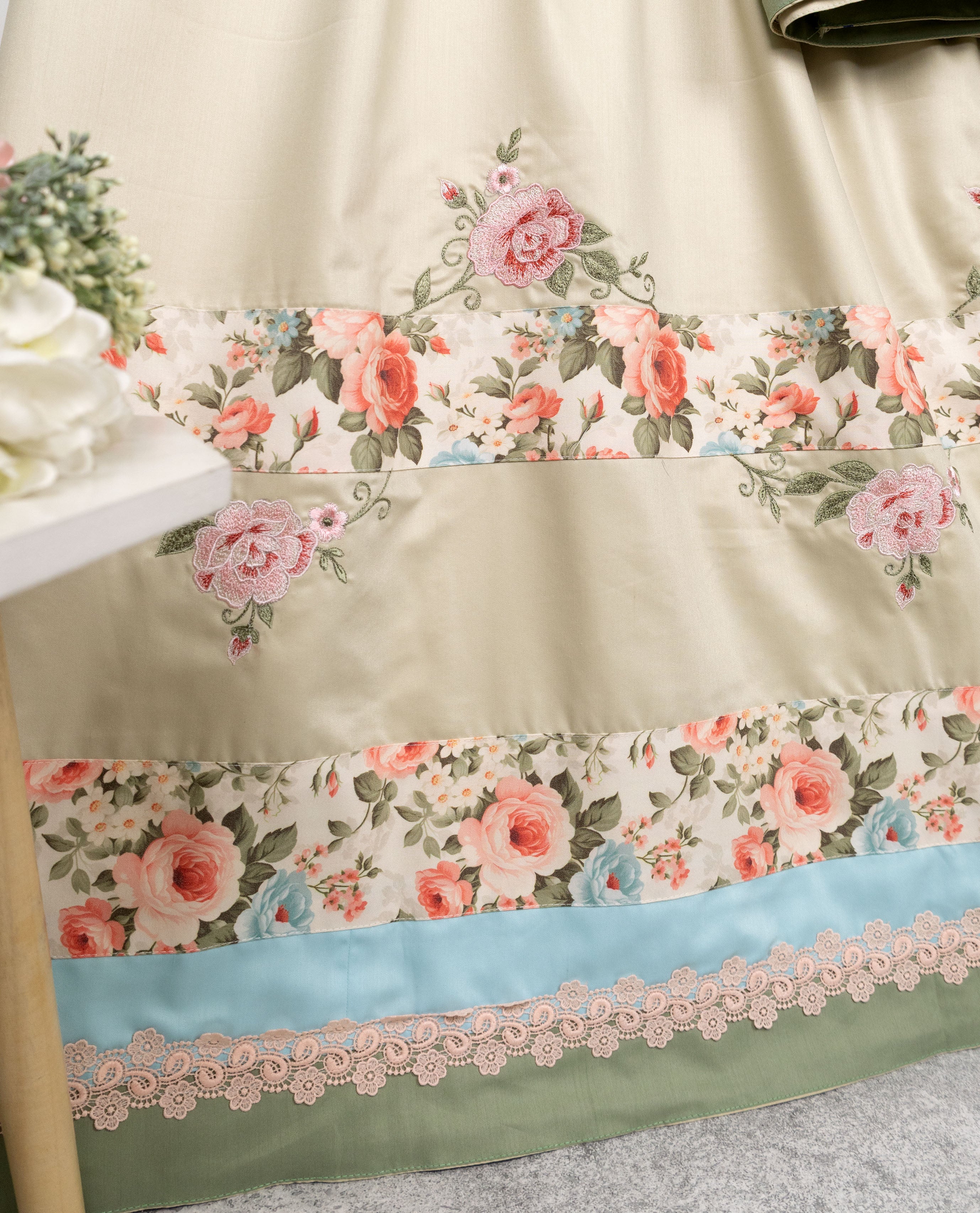 Beige Rida With Smart Floral Print Panel Floral Embroidery Work & Smart Lace