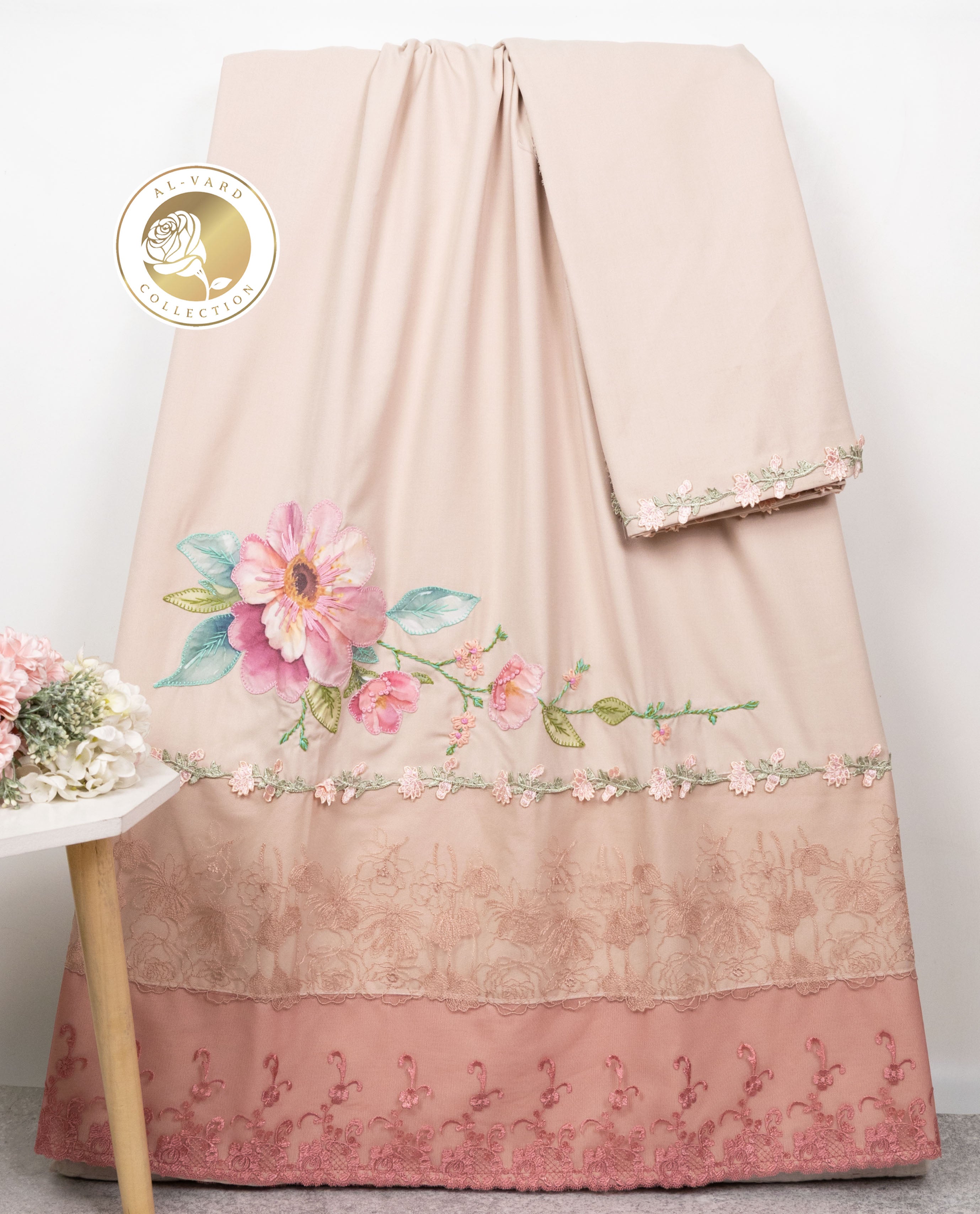 Champagne Color Rida With Smart Floral Lace & Floral Applique Center Bunch