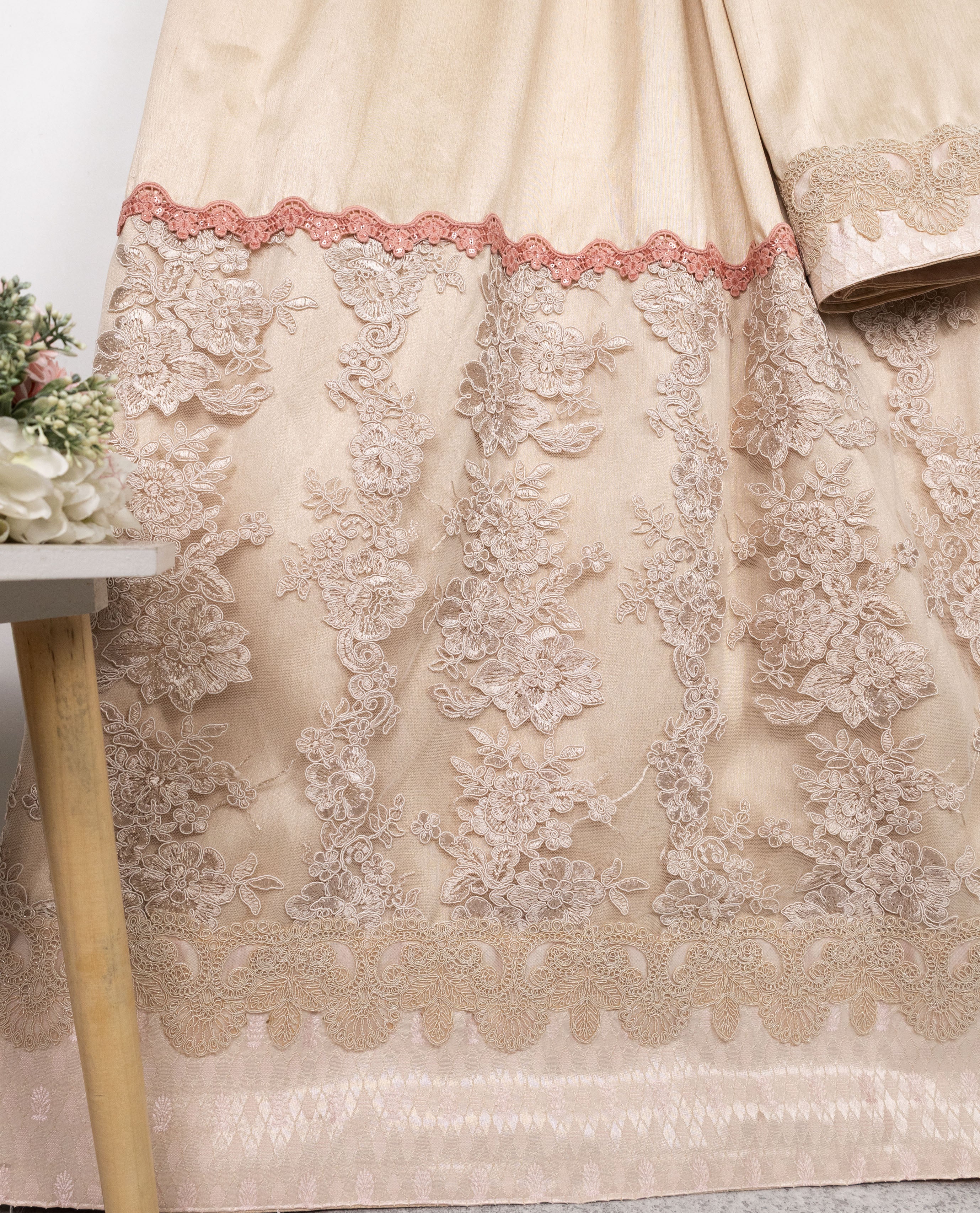 Dull Gold Rida With Smart Floral Lace & Smart Golden Panel