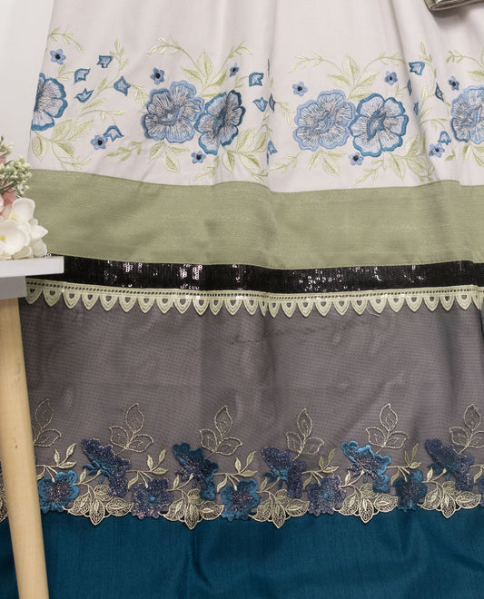 Beige Rida With Dark Panel Lace & Floral Embroidery Work