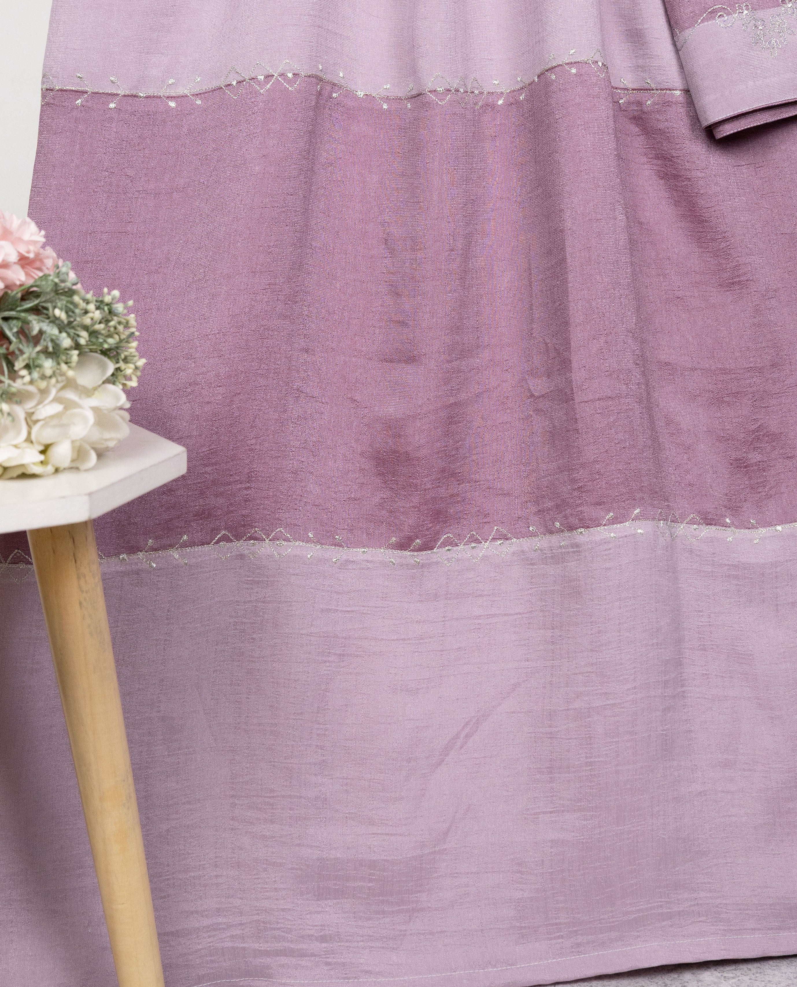 Light Dark Mauve Shade 90 grm Silk Rida With Smart Floral Border