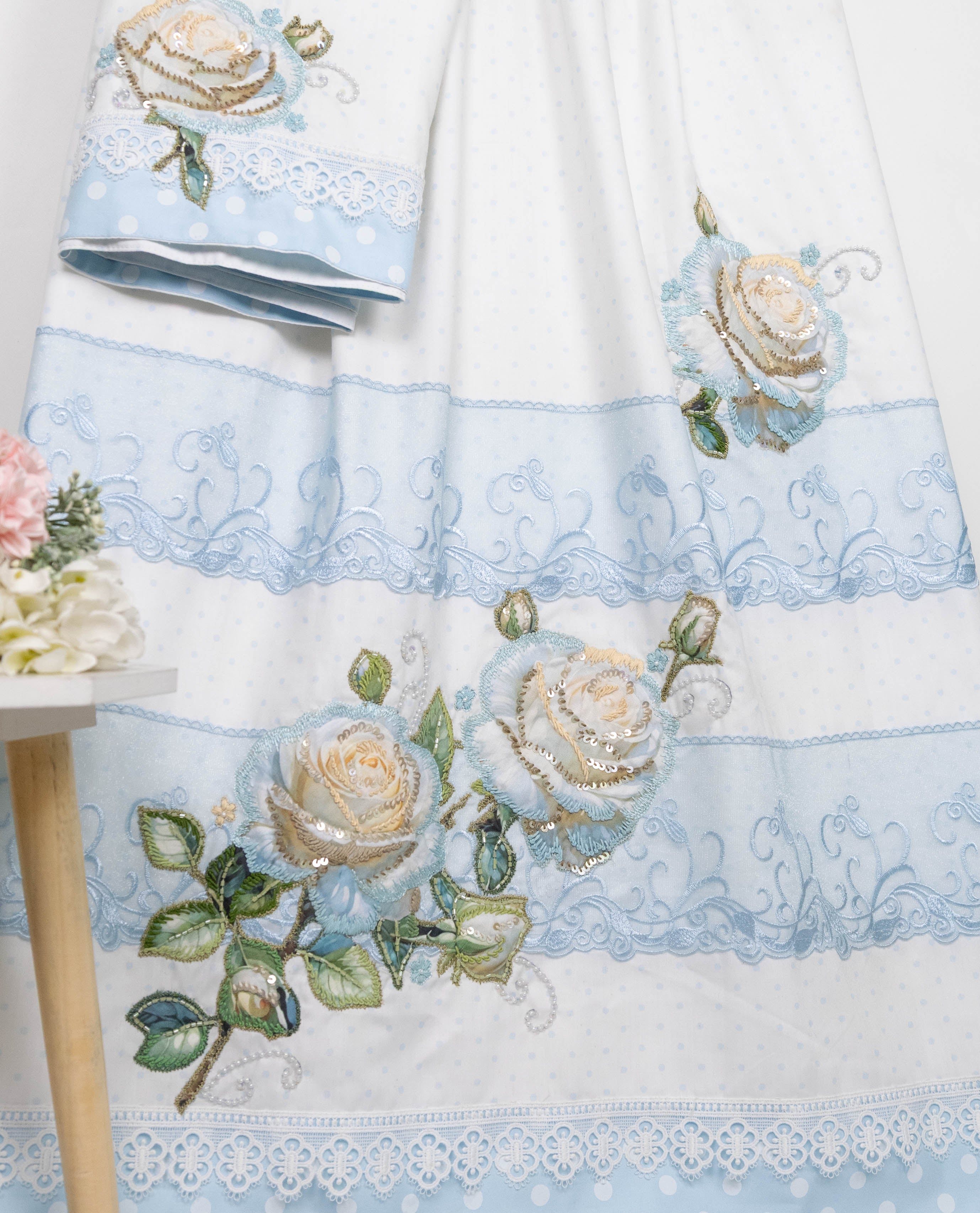 White Self Dots Rida With Smart Floral Lace & Floral Applique Bunch Aari TouchUp