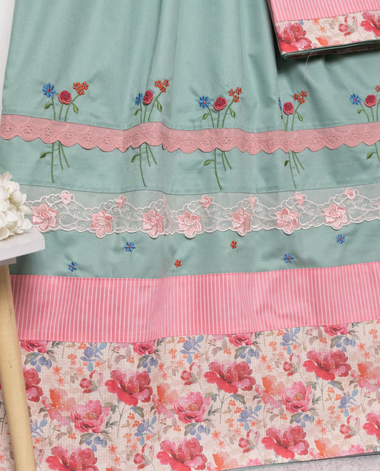 Pista Green Rida With Smart Floral Panel Lace & Floral Embr Work