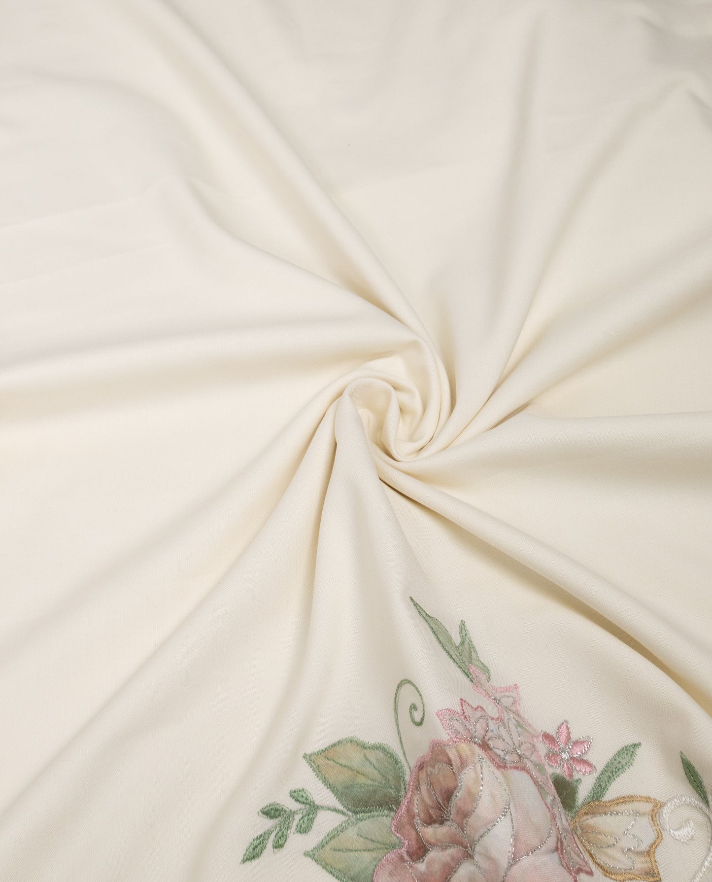 Cream Rida With Smart Floral Applique Flowers & Embroidery Work-