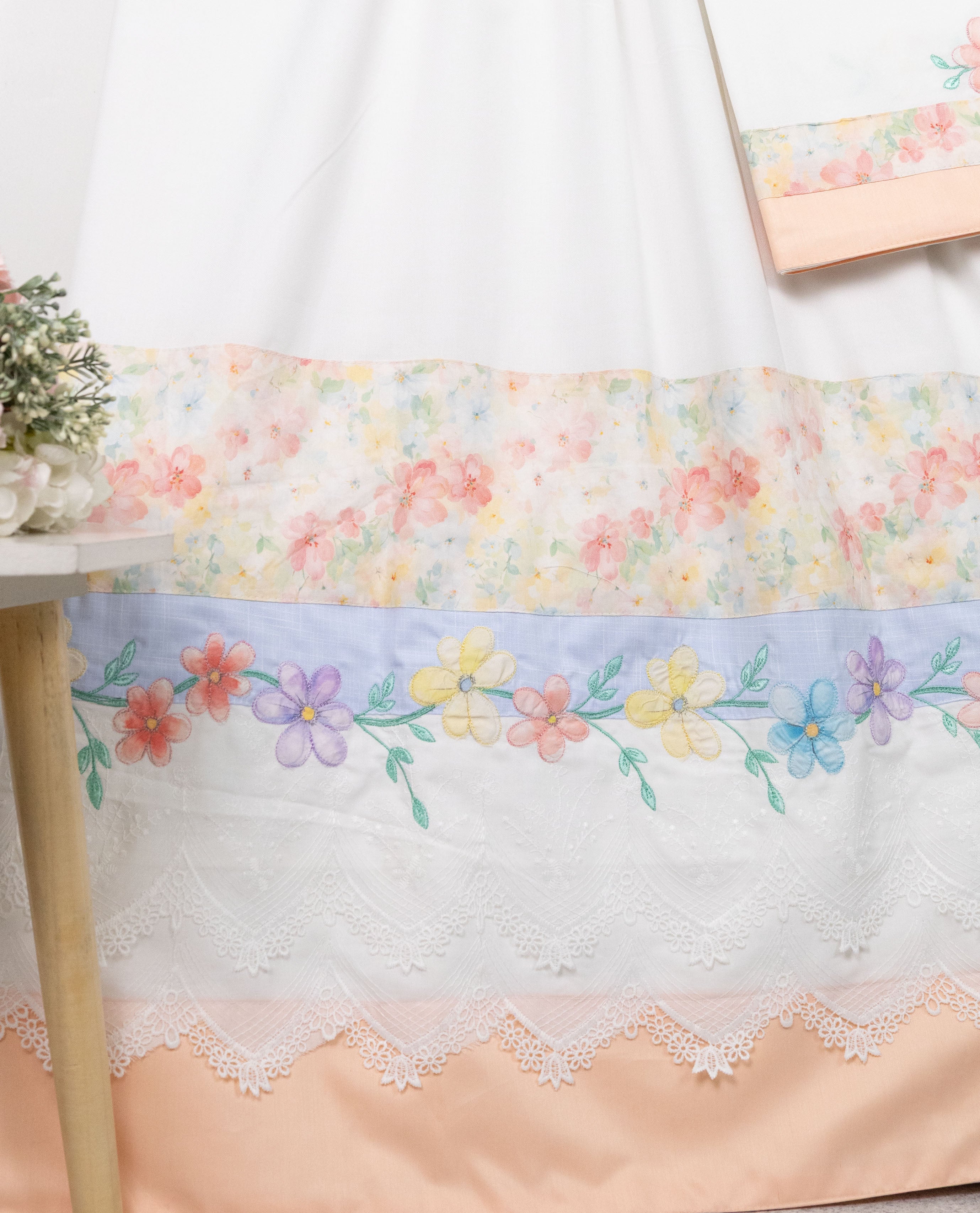 Bright White Rida With Smart Floral Panel Lace & Smart Floral Border Work