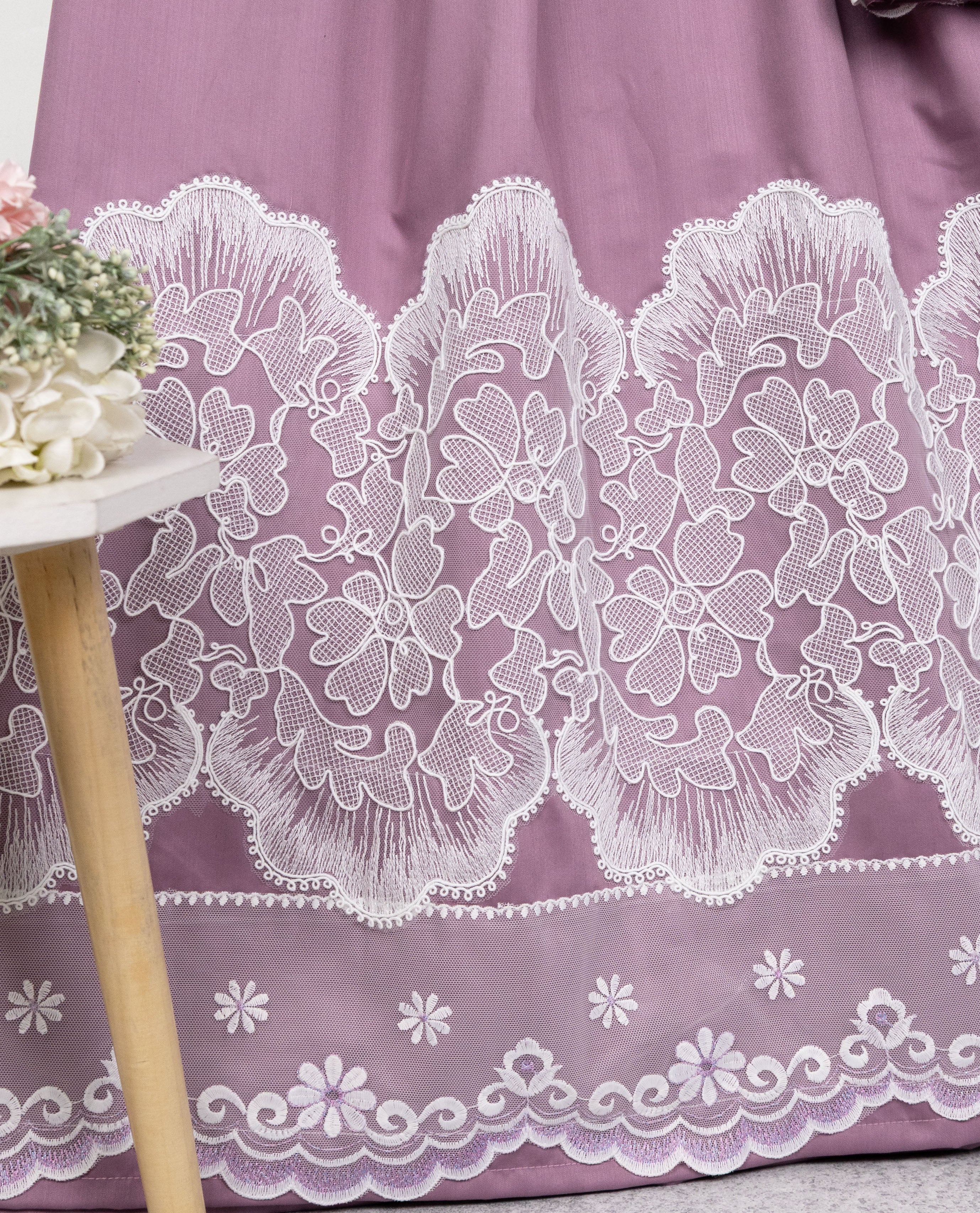 Dusty Mauve Rida With Smart Floral White Lace & Smart Look