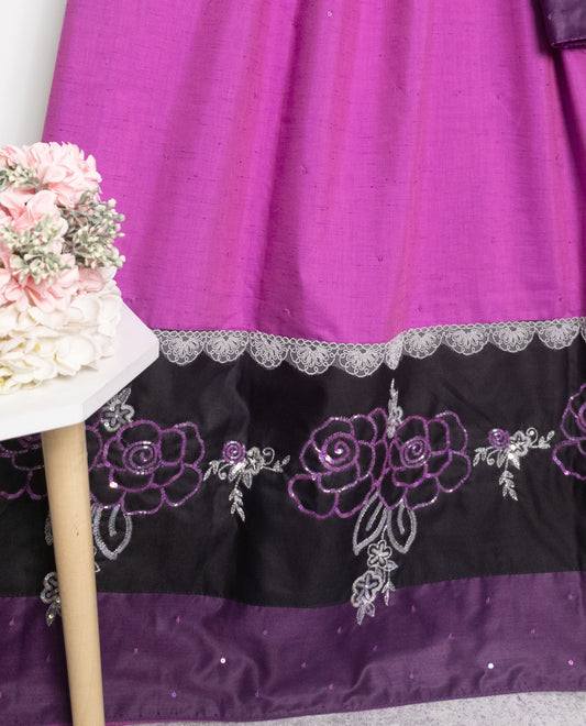 Dark Purple Rida With Black Panel & Floral Aari Work