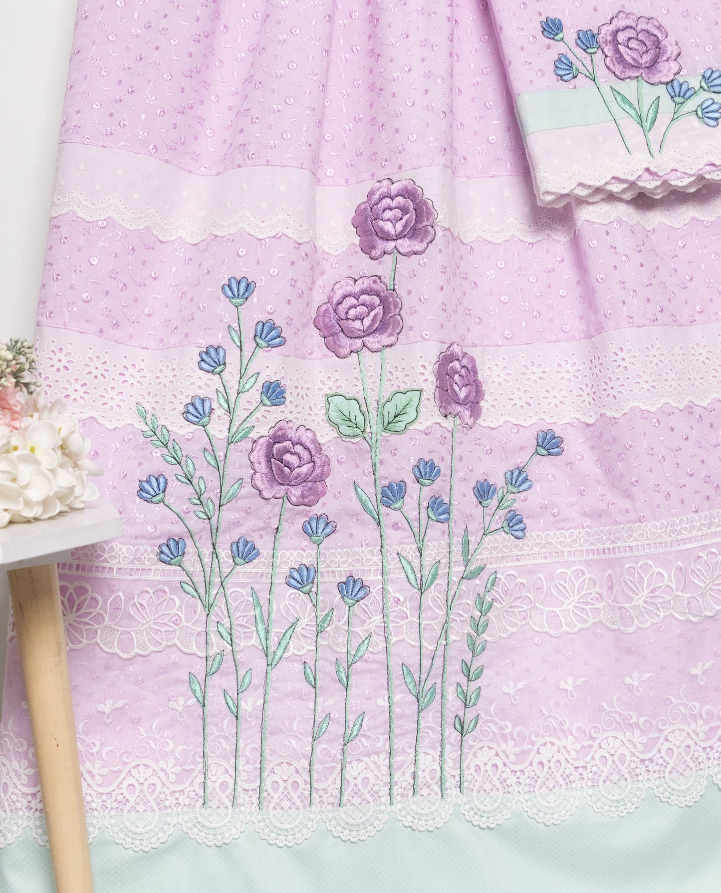 Light Purple Hakoba Rida With Smart Lacing Panelling & Floral Work
