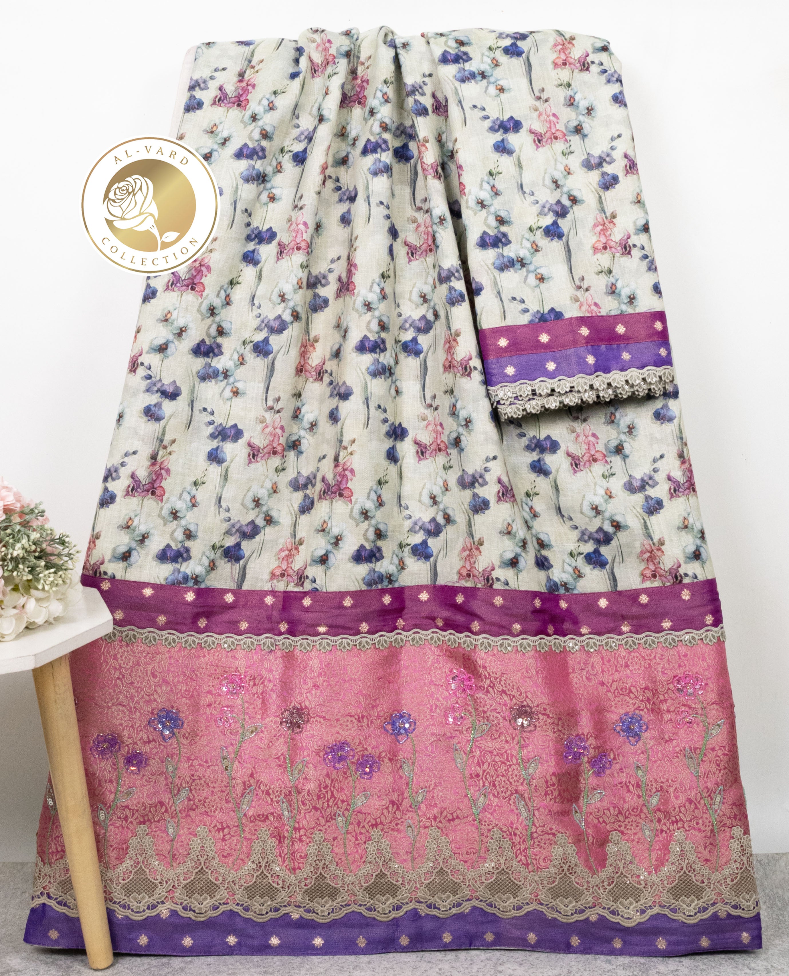 Cream Base Floral Print Rida With Smart Heavy Panel & Floral Aari Work On Panel