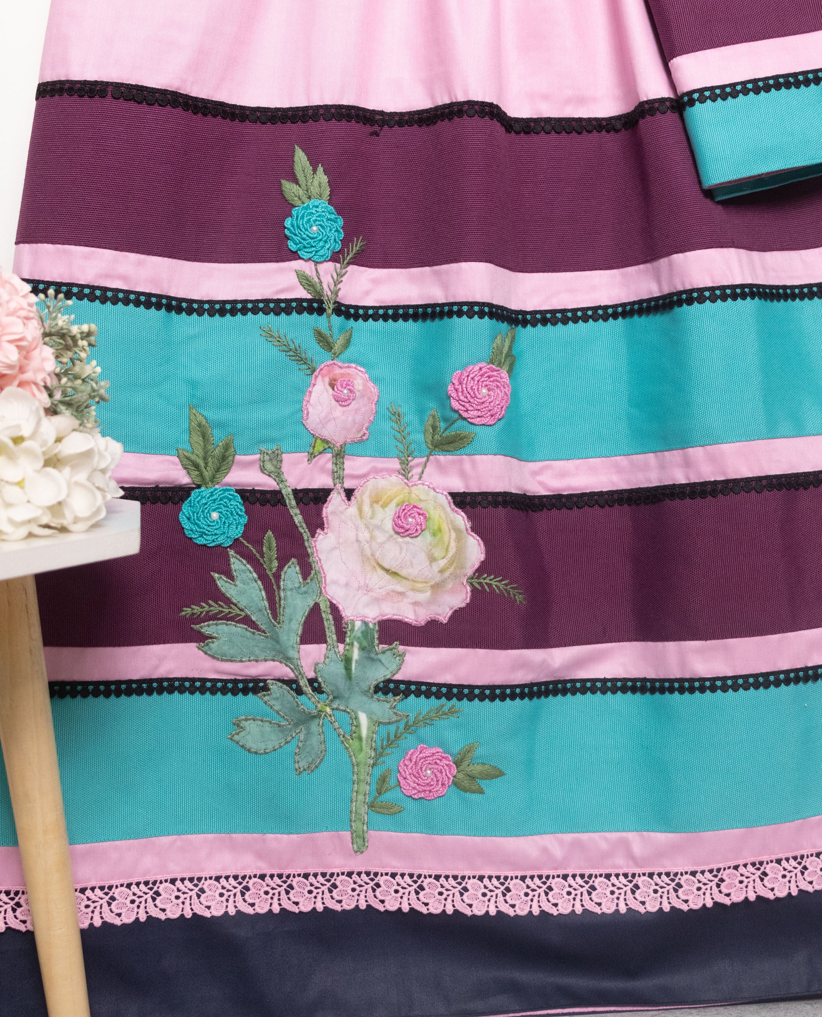 Candy Pink Rida With Smart Dark Block Pattern & Floral Applique Work