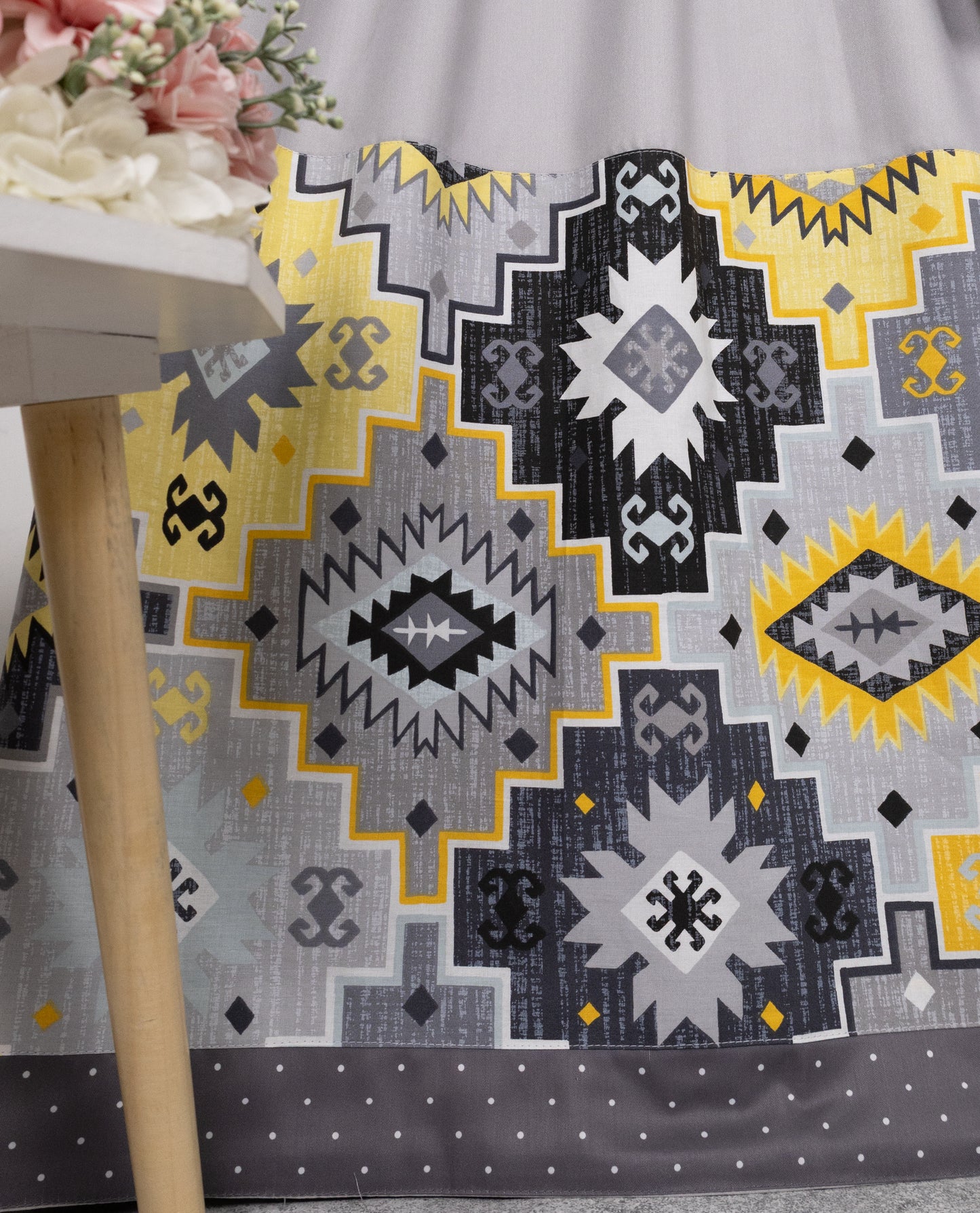 Light Grey Rida With Smart Geometric Design Panel