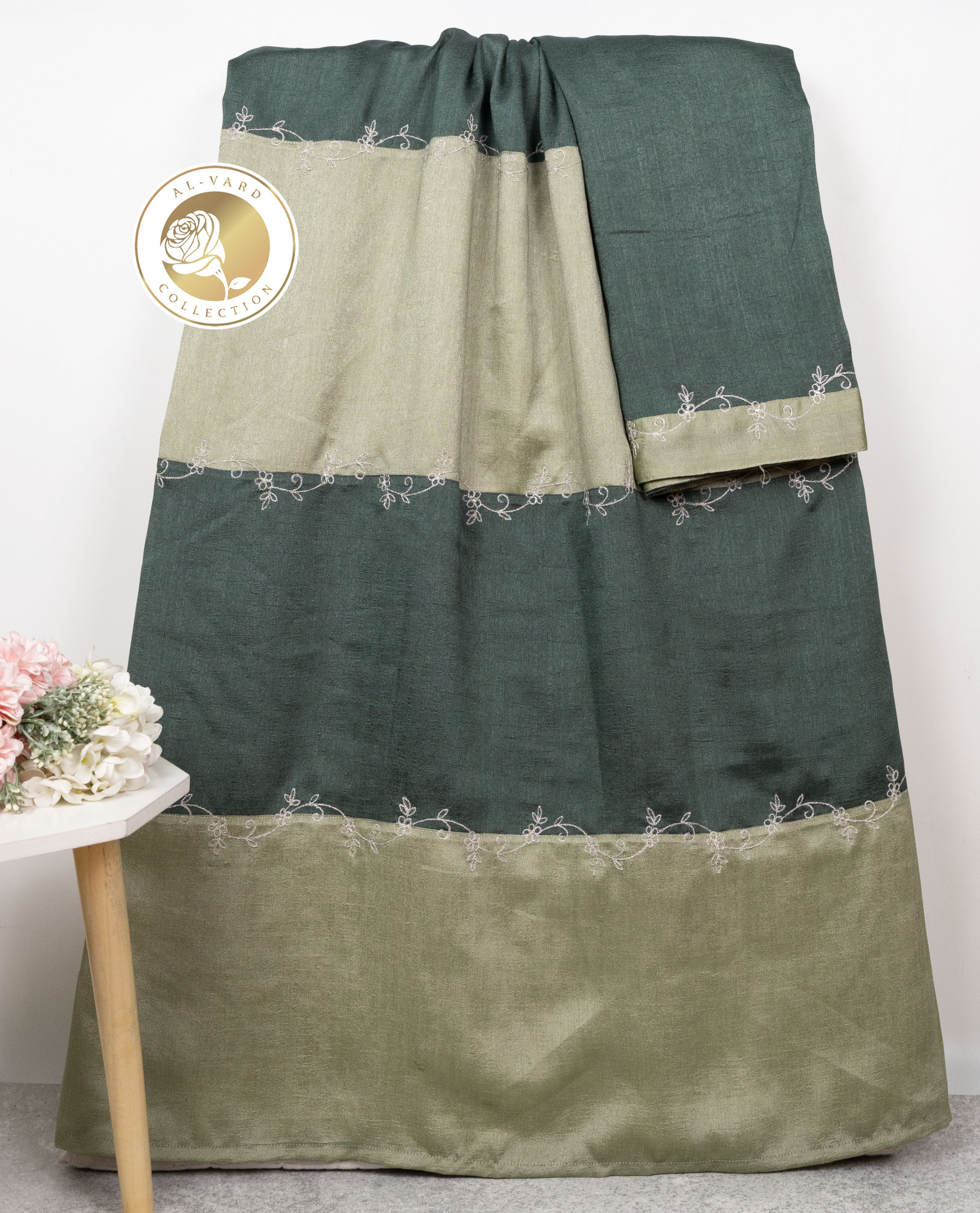 Dark Forest Green Sage Green Pattern Rida 90 Grm Silk With Smart Floral Border