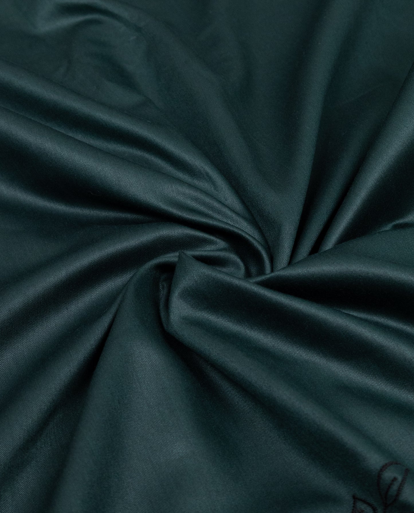 Dark Green Rida With Dark Maroon Panel Smart Black Lace & Embroidery Floral Work