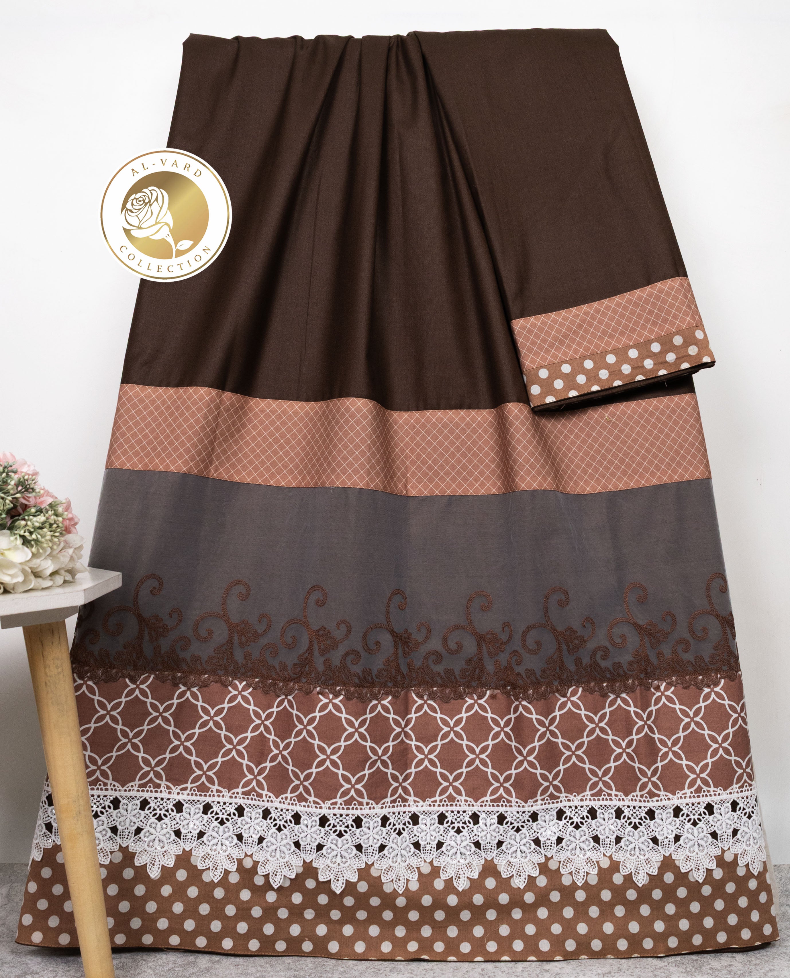 Dark Chocolate Brown Rida With Smart Printed Panel & Smart Floral Lace