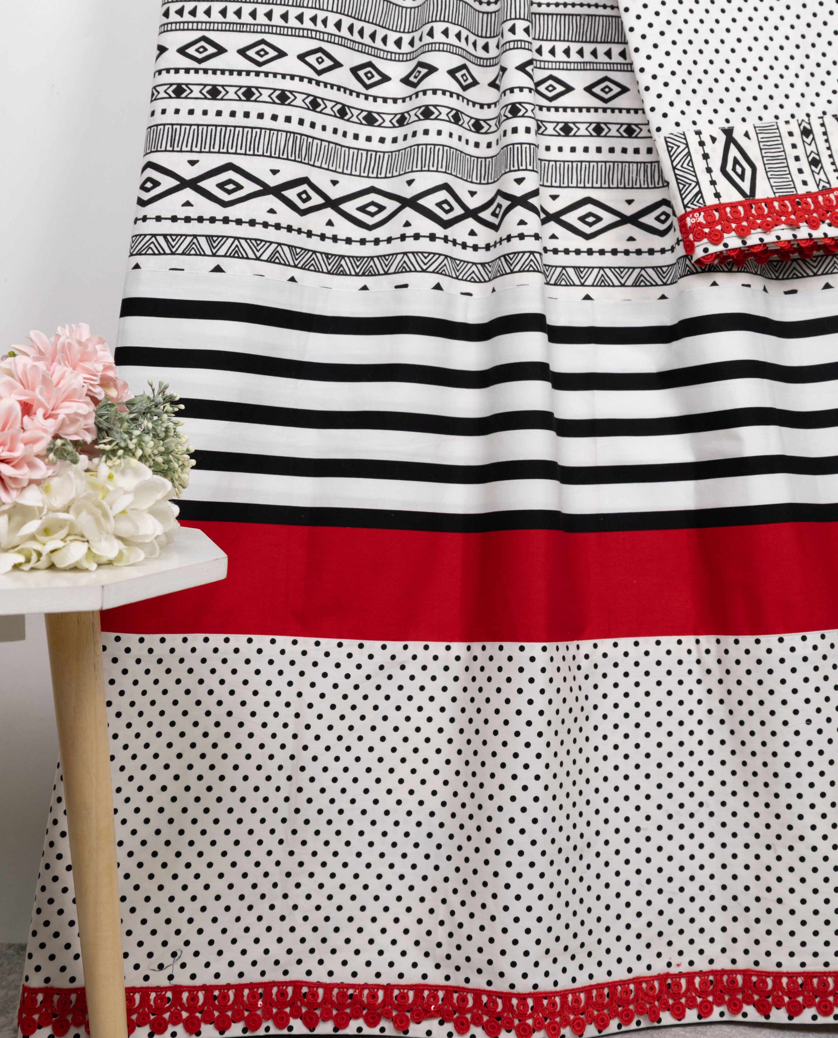 Black & White Dots Rida Smart Different Design Pattern & Smart Red Lace