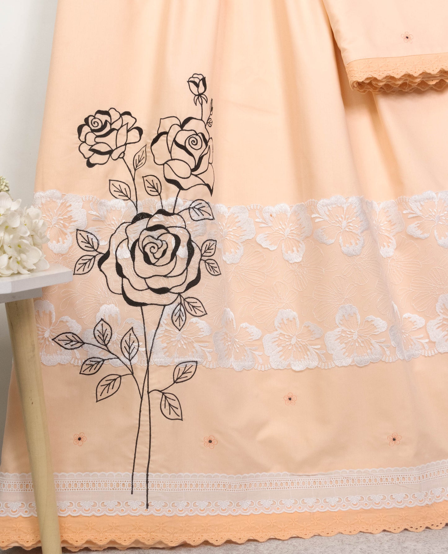 Peach Rida With Floral Lace & One Side Floral Black Work