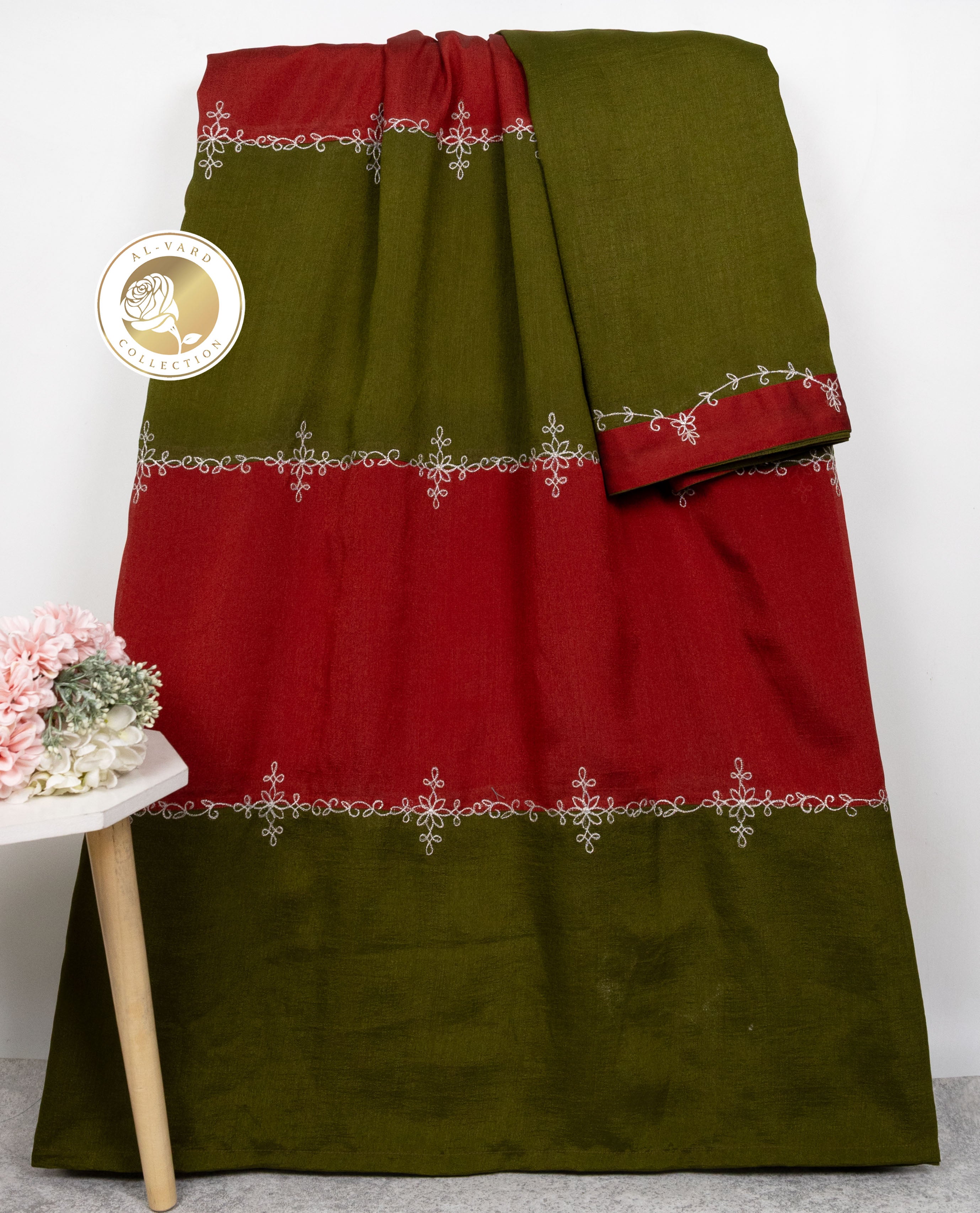 Olive Green Crimson Red 90 Grm Silk Rida With Smart Cream Floral Border